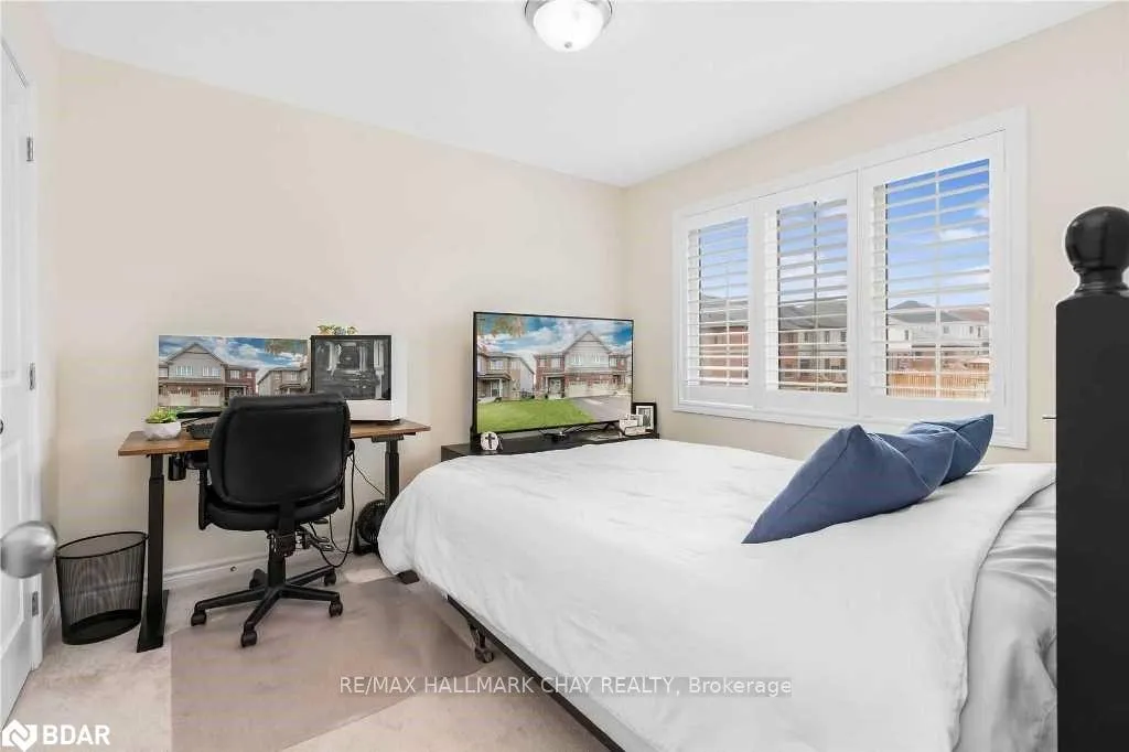 Photo 17 of 214 Isabella Drive, Orillia — HOMEH