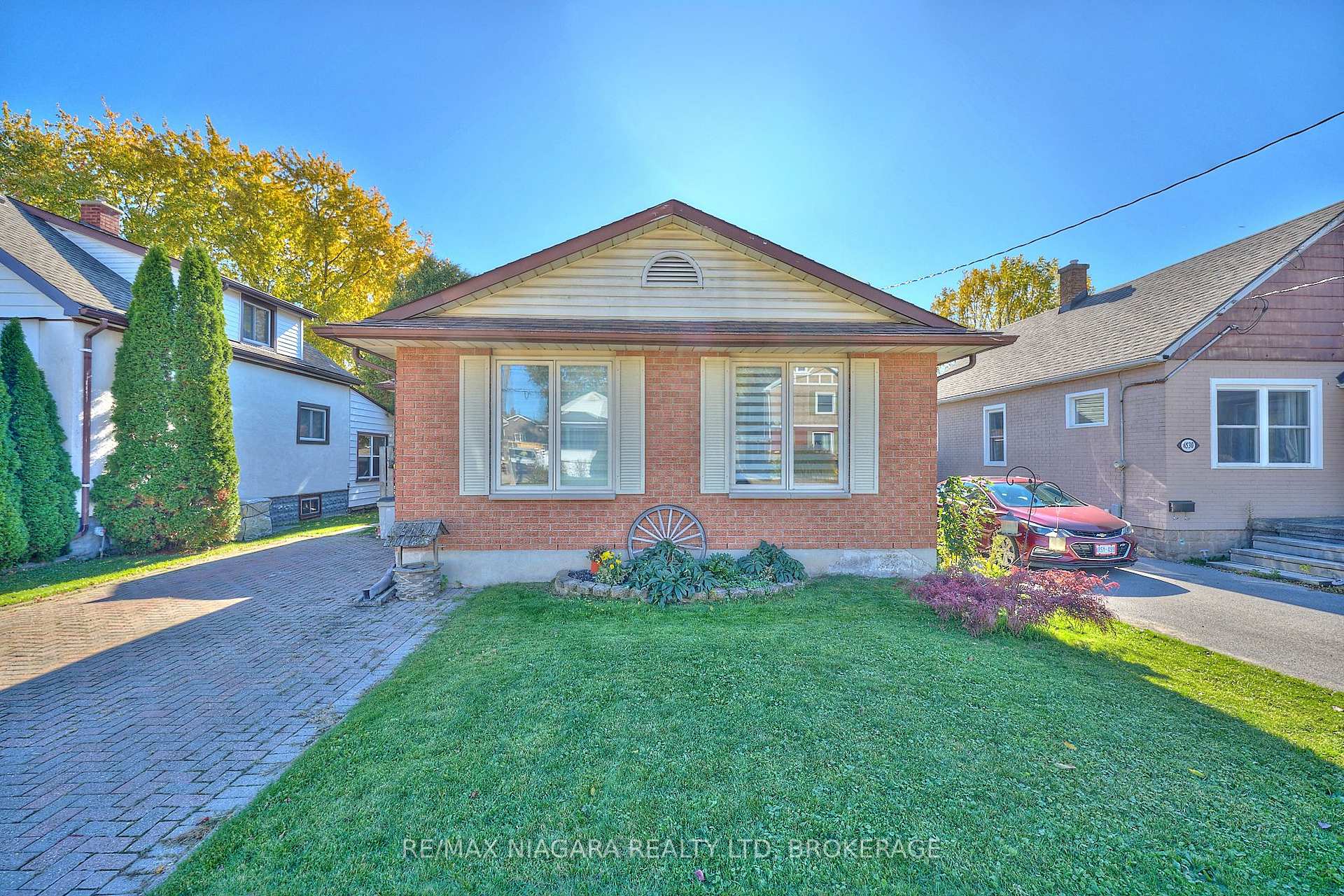 Photo 2 of 6516 Monroe Street, Niagara Falls, Dorchester — HOMEH