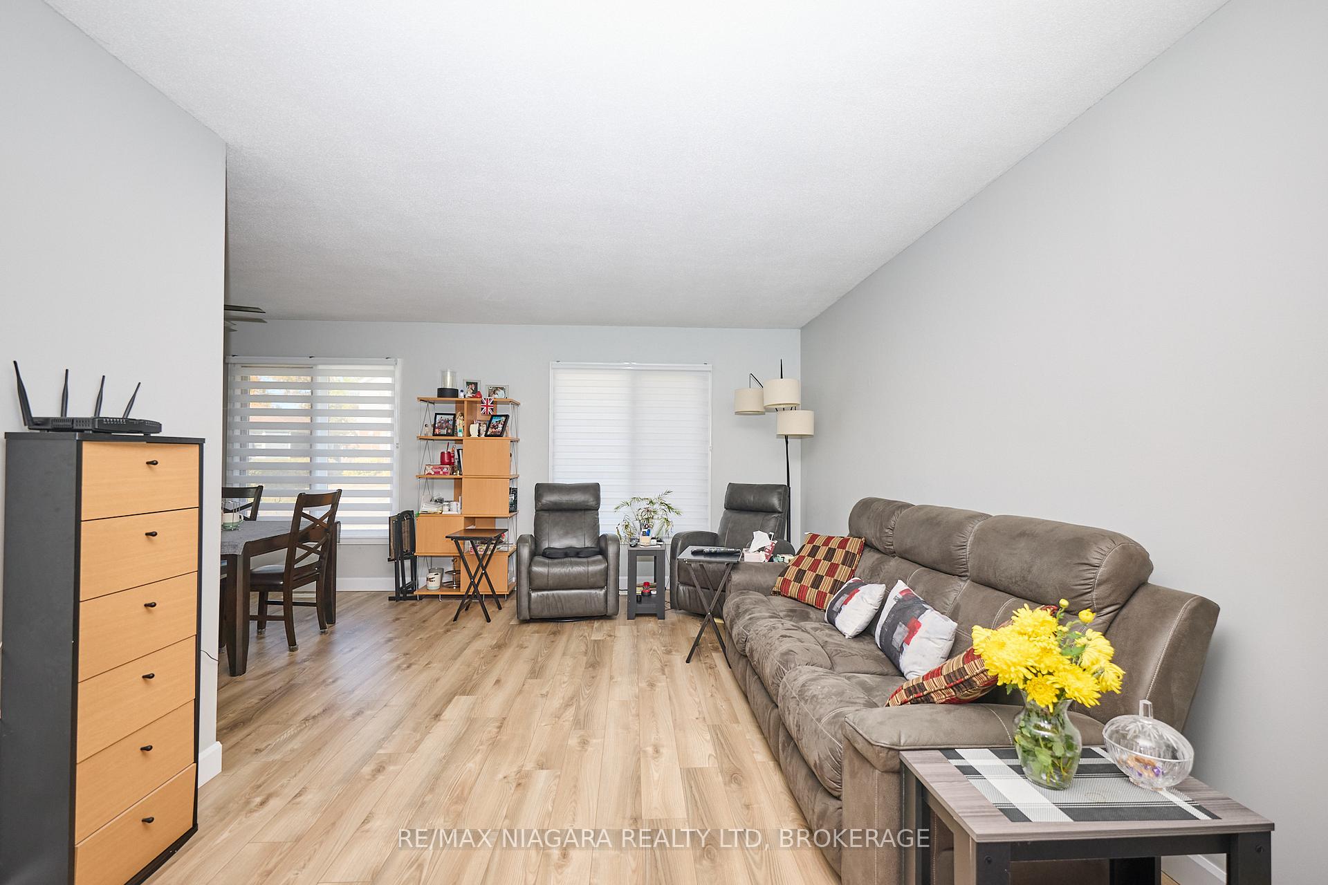 Photo 5 of 6516 Monroe Street, Niagara Falls, Dorchester — HOMEH