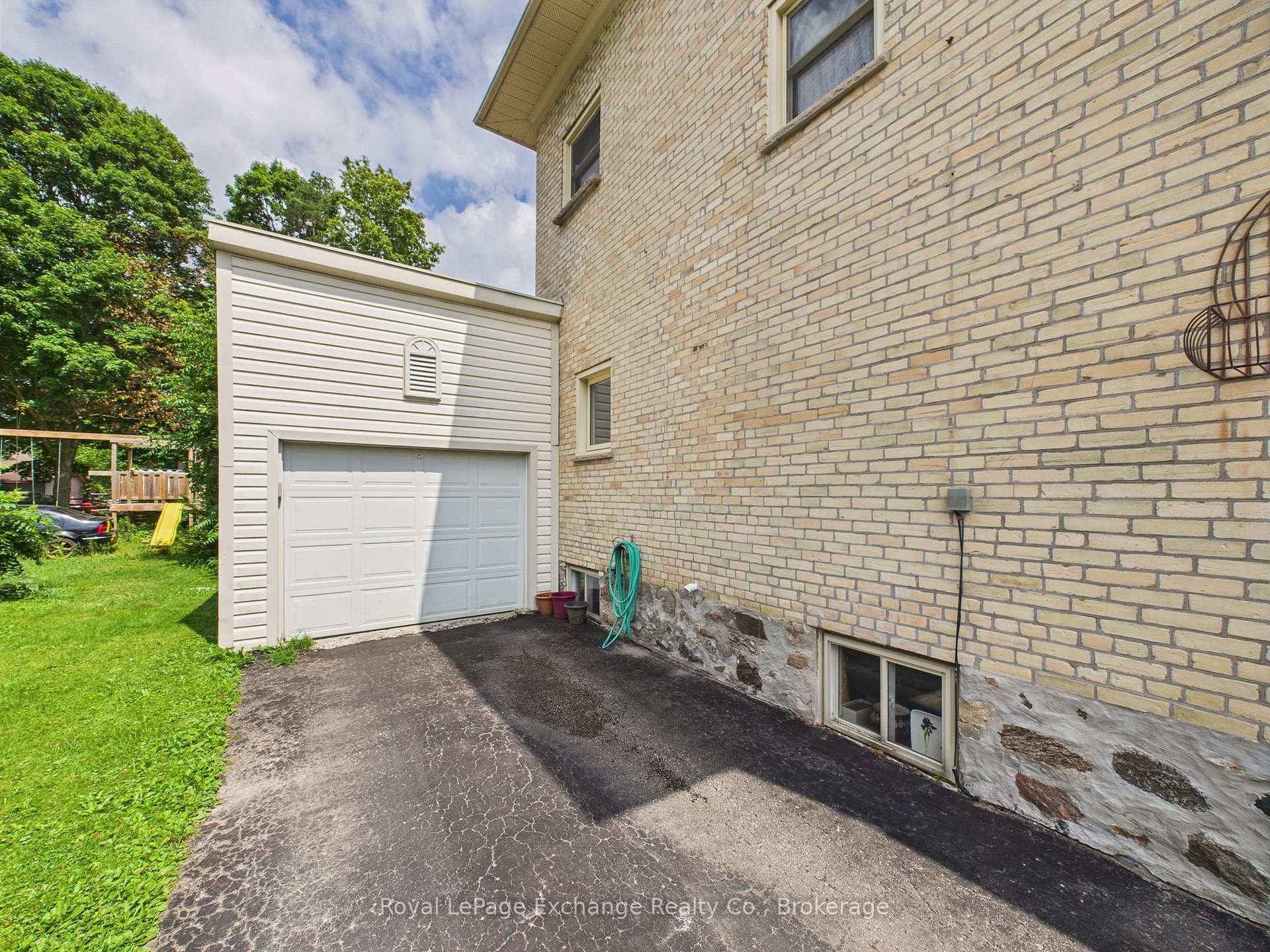 Photo 31 of 93 John Street E, North Huron, Wingham — HOMEH