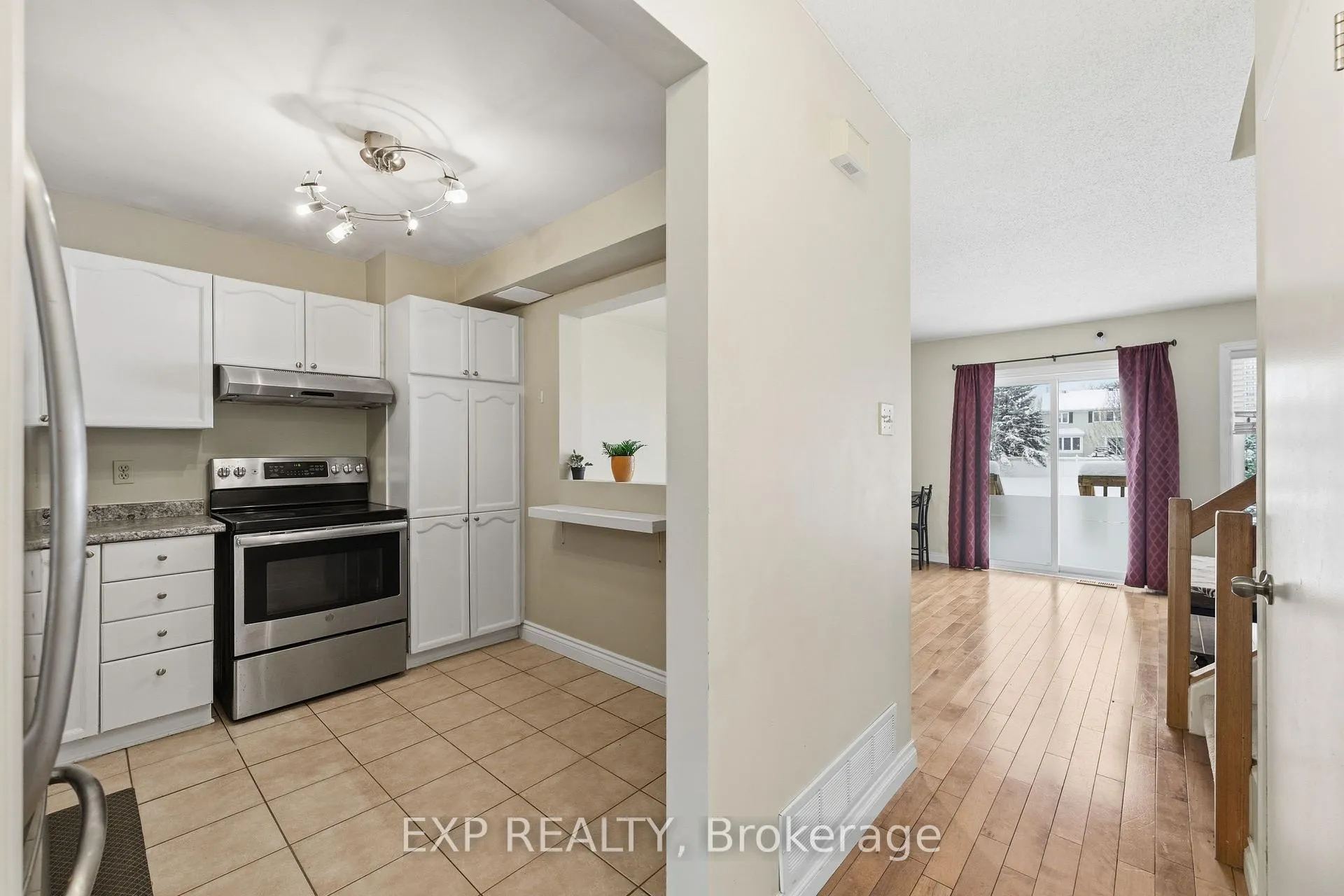 Photo 4 of 1539 Briarfield Crescent, Ottawa, Fallingbrook/Ridgemount — HOMEH