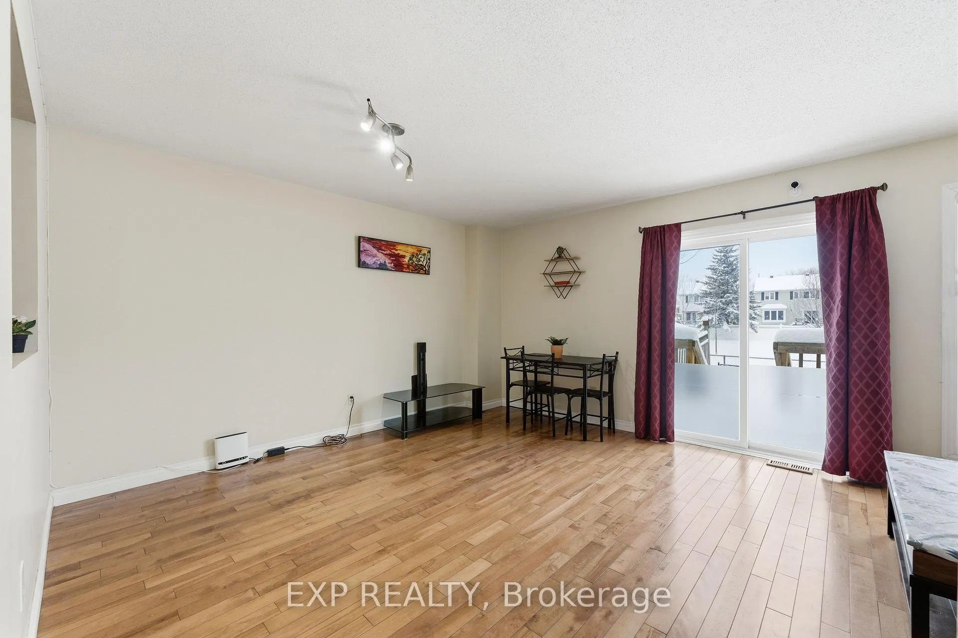 Photo 7 of 1539 Briarfield Crescent, Ottawa, Fallingbrook/Ridgemount — HOMEH