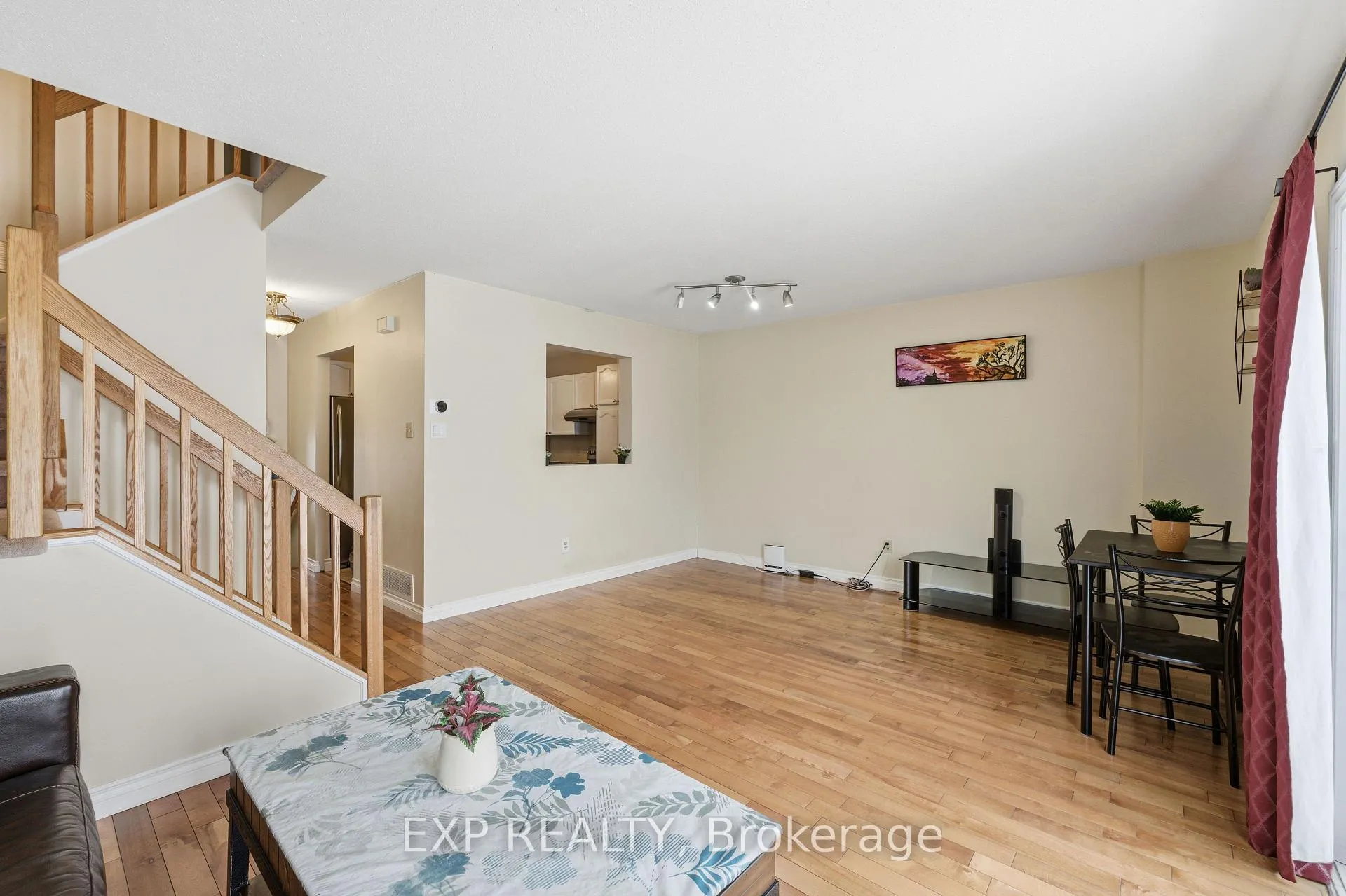 Photo 9 of 1539 Briarfield Crescent, Ottawa, Fallingbrook/Ridgemount — HOMEH