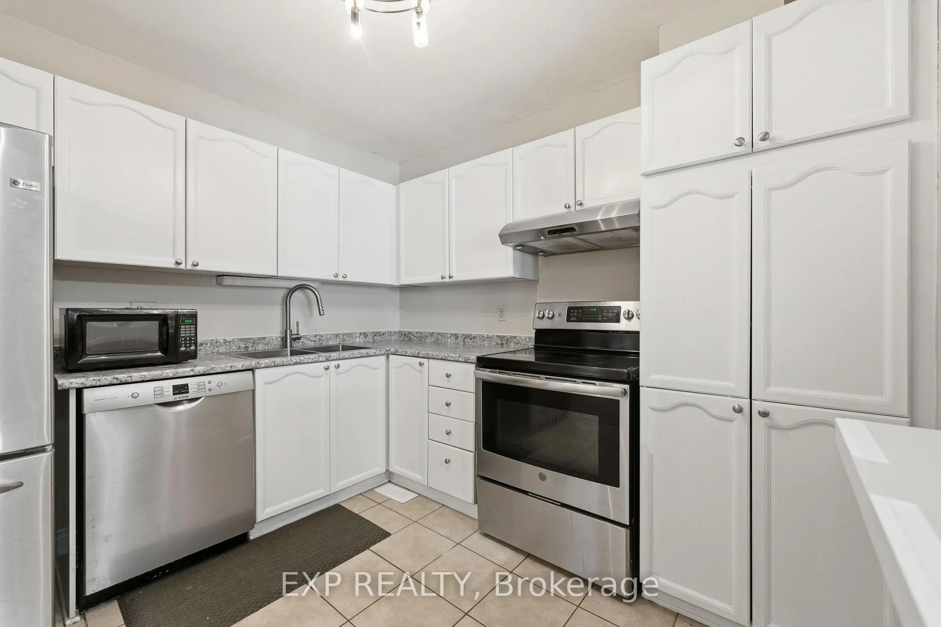 Photo 10 of 1539 Briarfield Crescent, Ottawa, Fallingbrook/Ridgemount — HOMEH