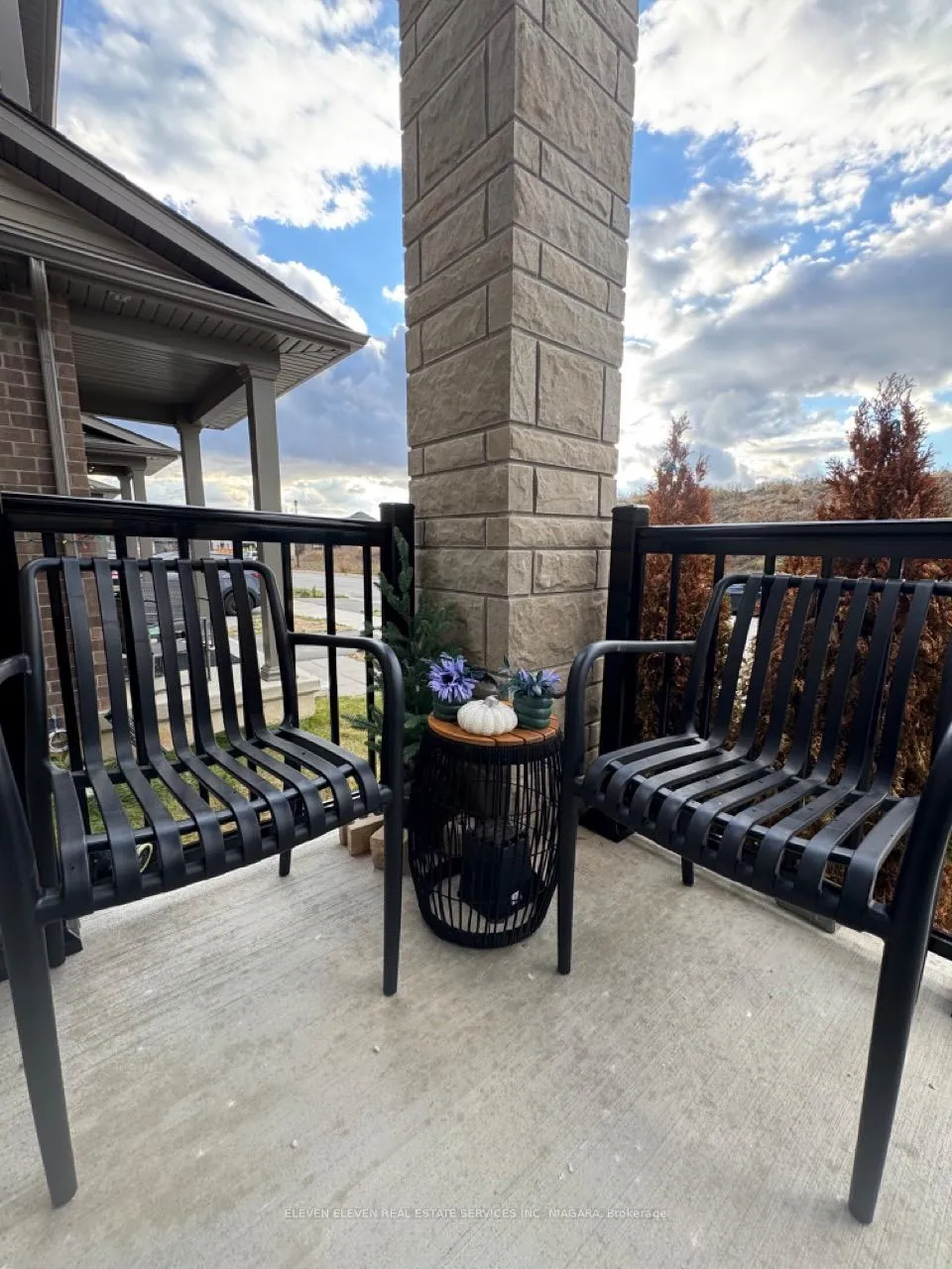 Photo 3 of 41 Saffron Way, Pelham, Fonthill — HOMEH
