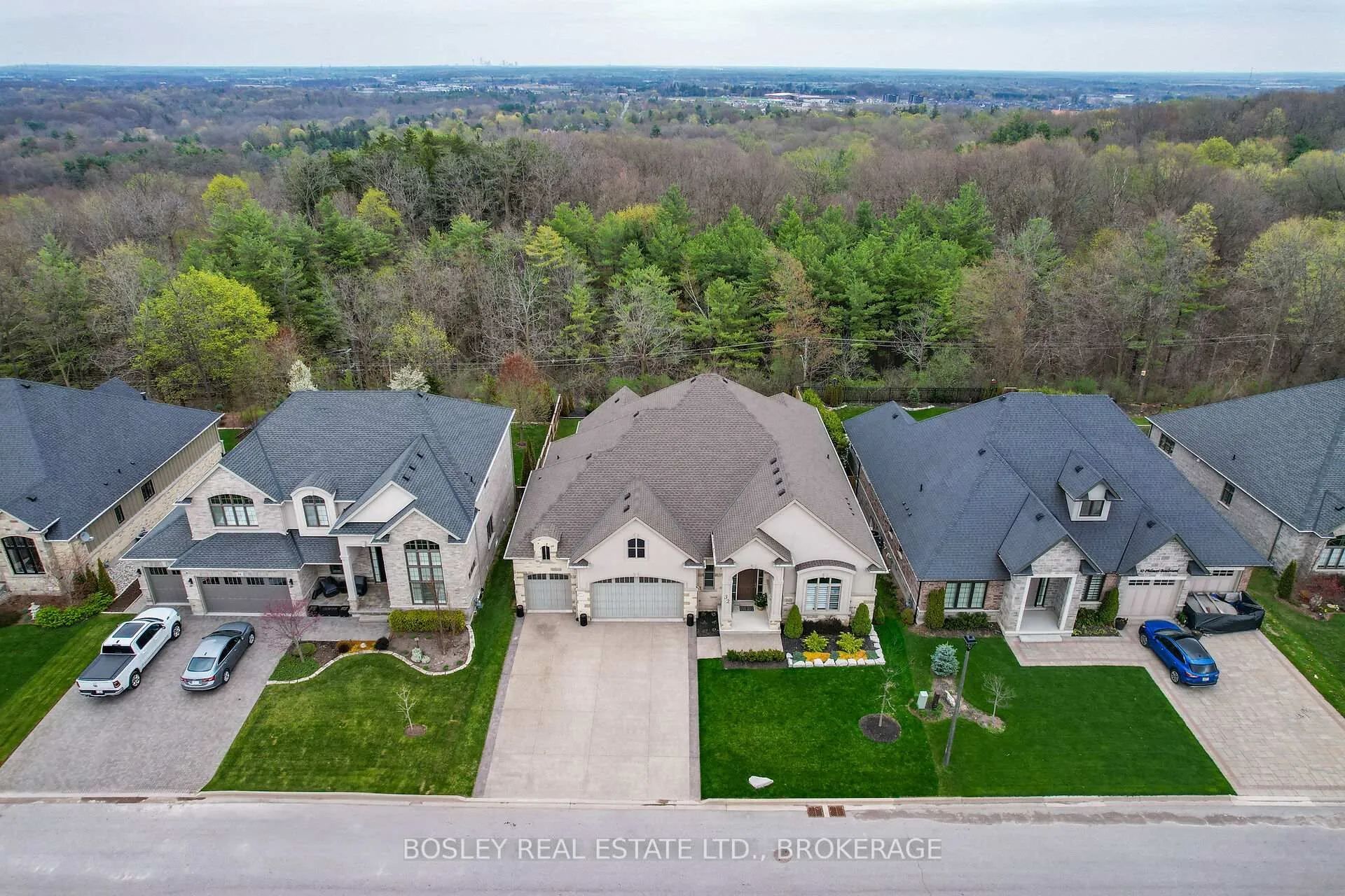 Photo 7 of 32 Philmori Boulevard, Pelham, Fonthill — HOMEH
