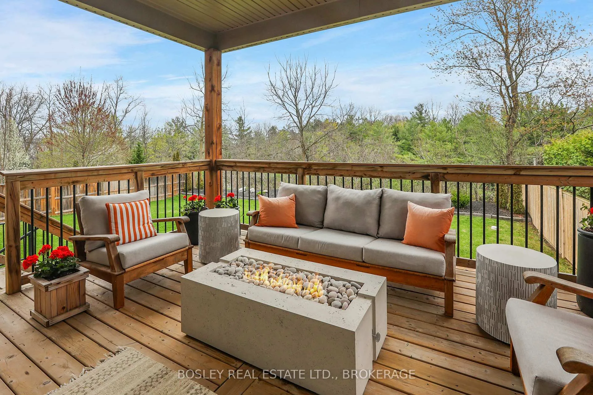Photo 12 of 32 Philmori Boulevard, Pelham, Fonthill — HOMEH