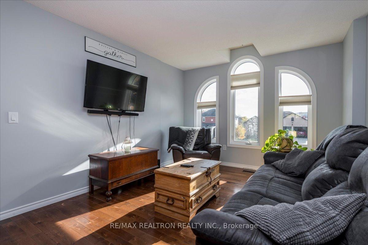 Photo 4 of 28 Frontier Avenue, Orillia — HOMEH