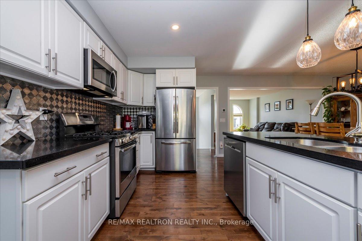 Photo 14 of 28 Frontier Avenue, Orillia — HOMEH
