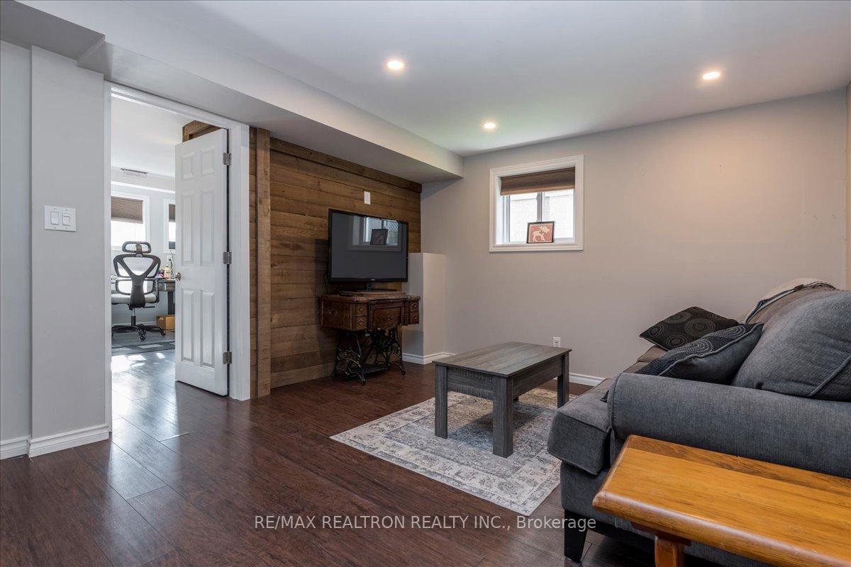 Photo 29 of 28 Frontier Avenue, Orillia — HOMEH