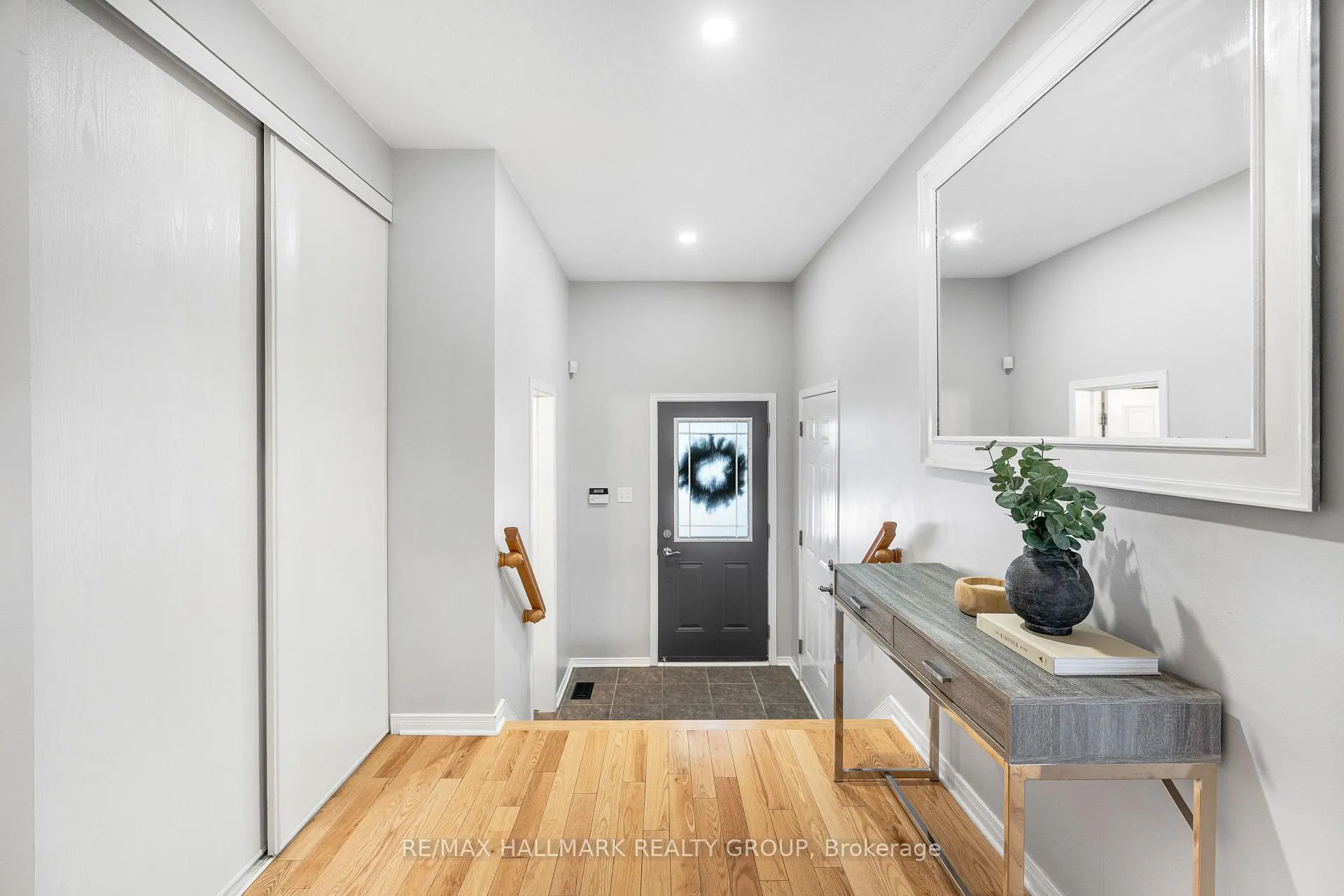 Photo 3 of 2025 Boisfranc Circle, Ottawa, Avalon East — HOMEH