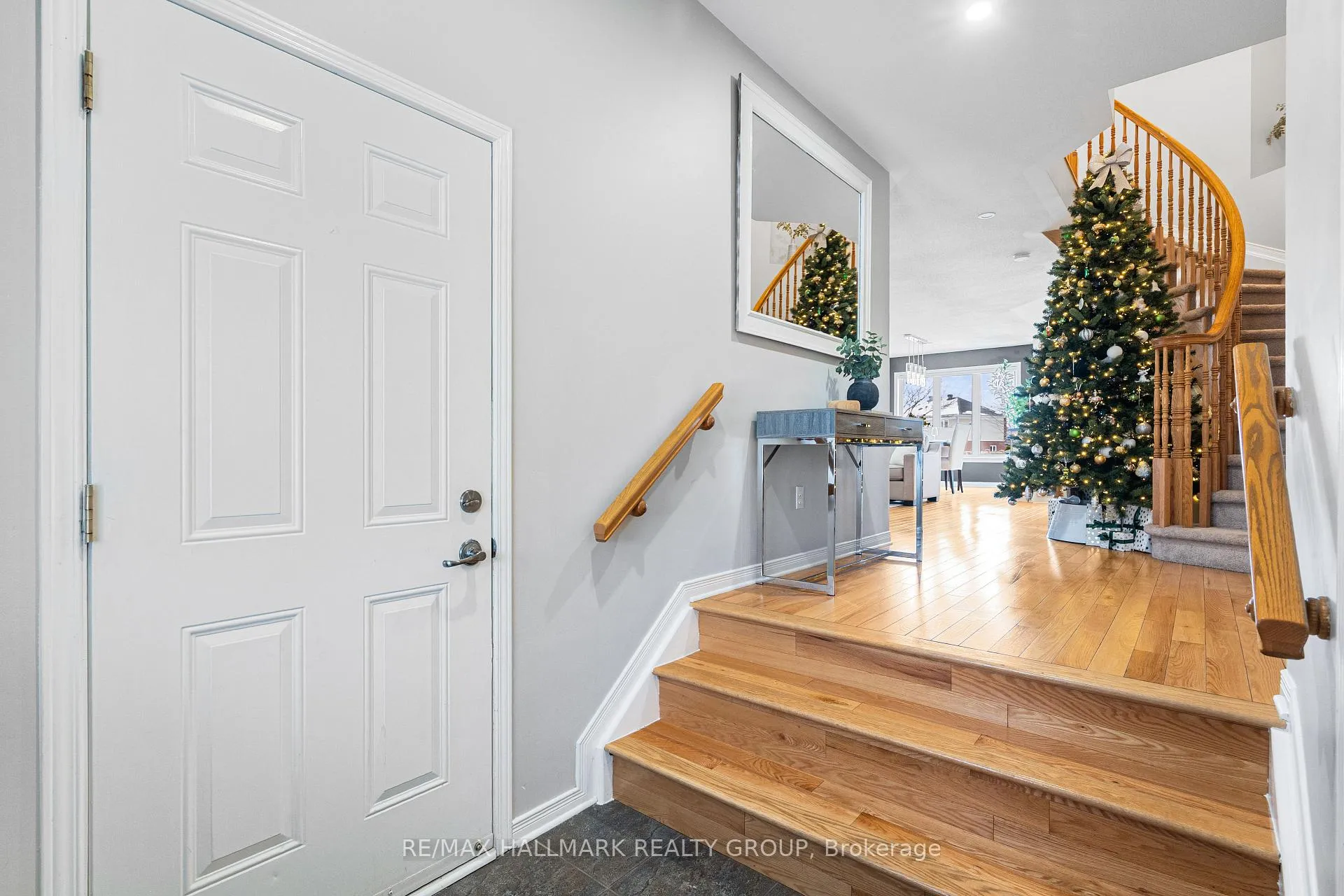 Photo 4 of 2025 Boisfranc Circle, Ottawa, Avalon East — HOMEH