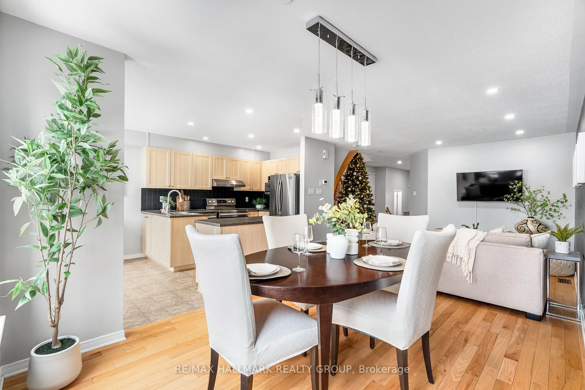Photo 7 of 2025 Boisfranc Circle, Ottawa, Avalon East — HOMEH