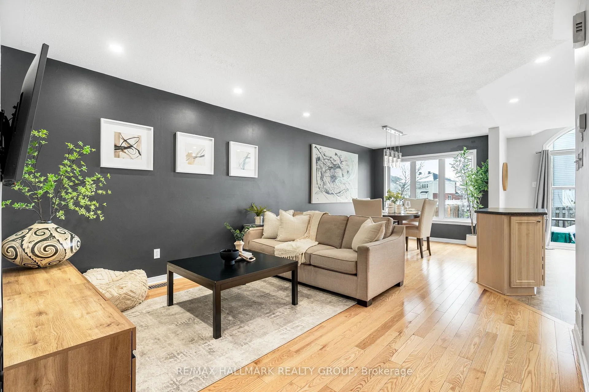 Photo 10 of 2025 Boisfranc Circle, Ottawa, Avalon East — HOMEH