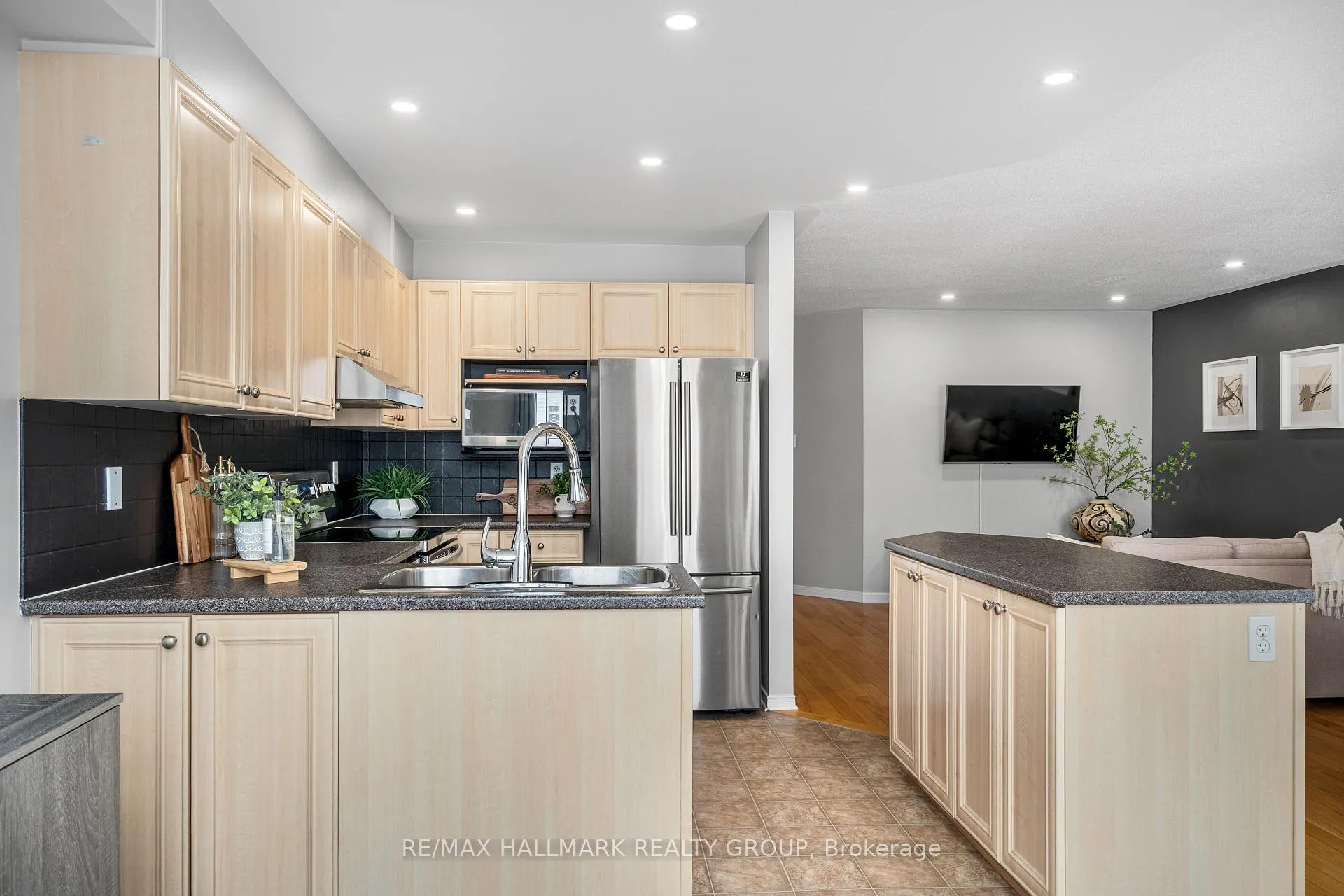 Photo 12 of 2025 Boisfranc Circle, Ottawa, Avalon East — HOMEH