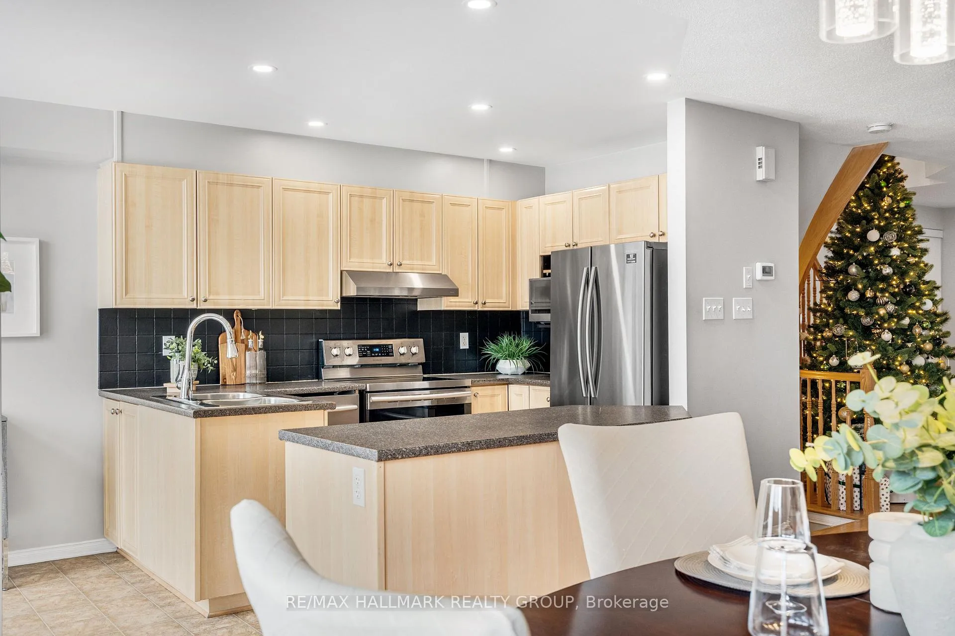 Photo 13 of 2025 Boisfranc Circle, Ottawa, Avalon East — HOMEH