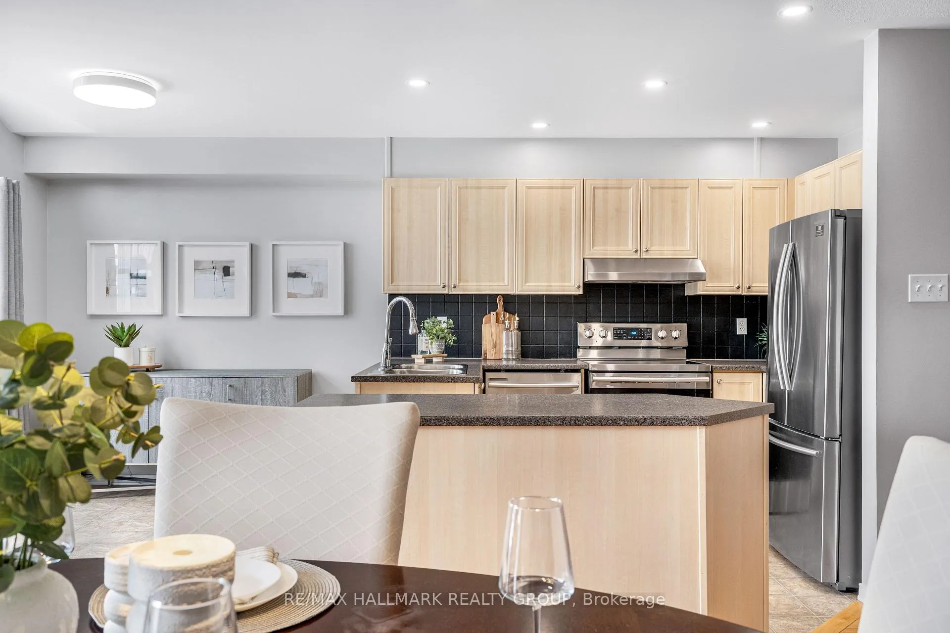 Photo 14 of 2025 Boisfranc Circle, Ottawa, Avalon East — HOMEH
