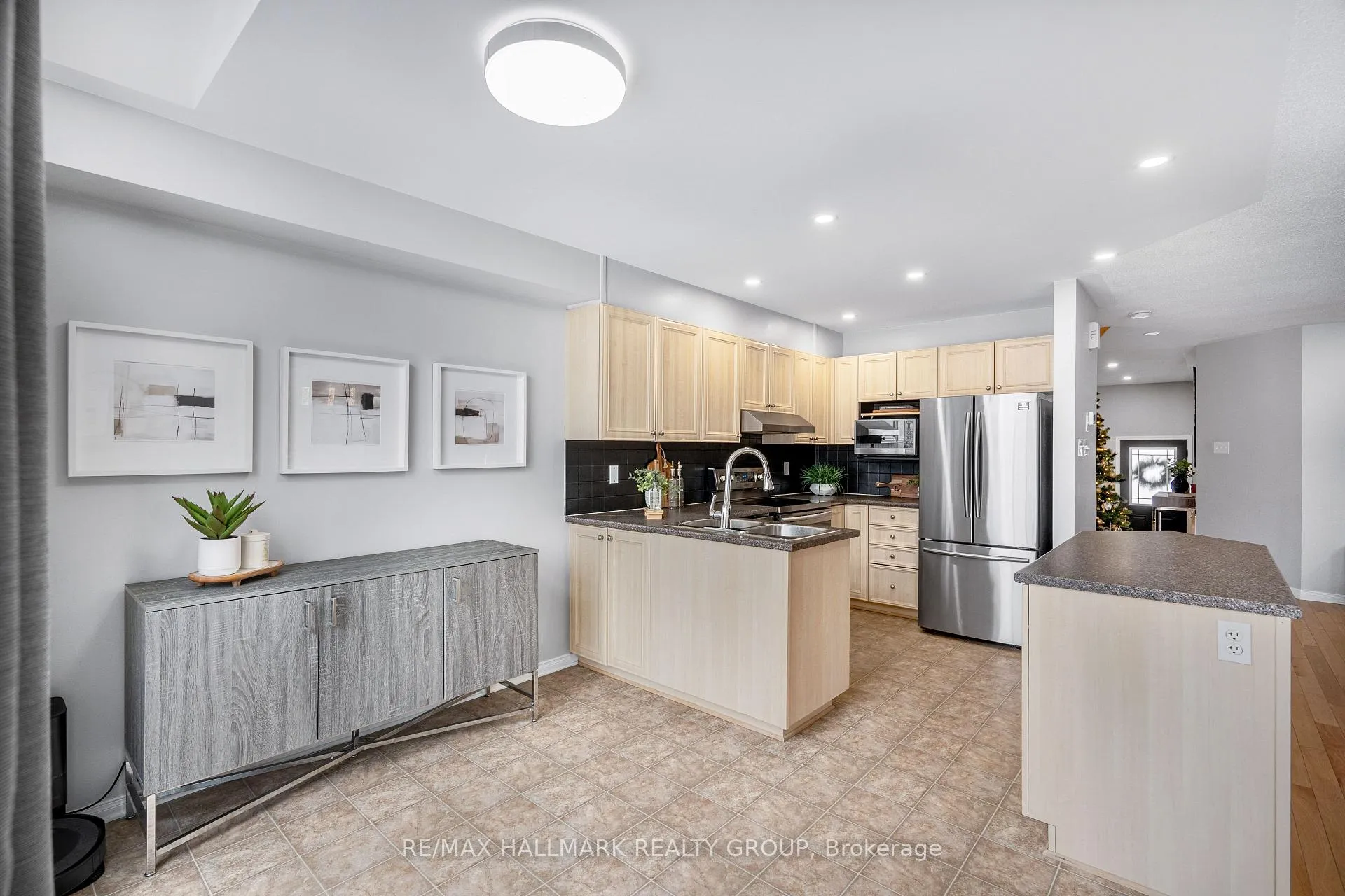 Photo 16 of 2025 Boisfranc Circle, Ottawa, Avalon East — HOMEH