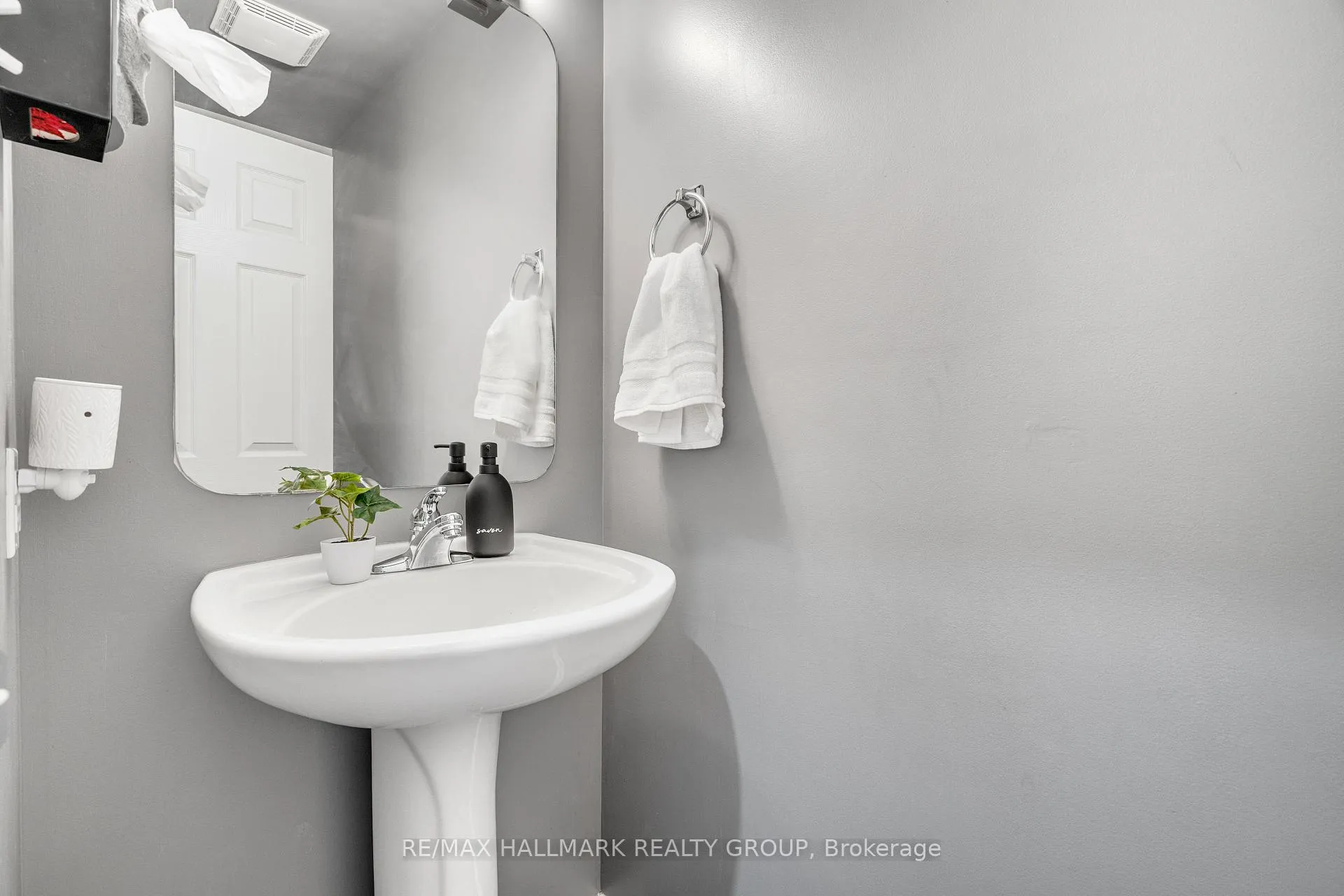 Photo 18 of 2025 Boisfranc Circle, Ottawa, Avalon East — HOMEH