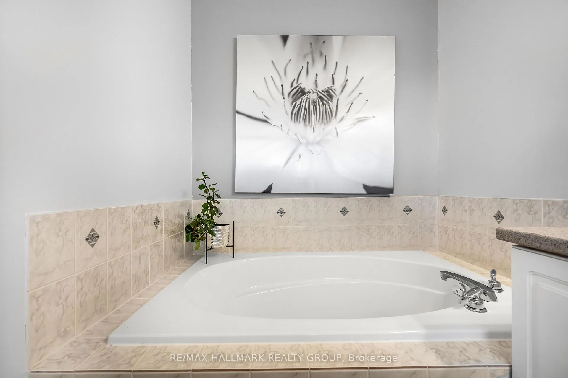 Photo 25 of 2025 Boisfranc Circle, Ottawa, Avalon East — HOMEH