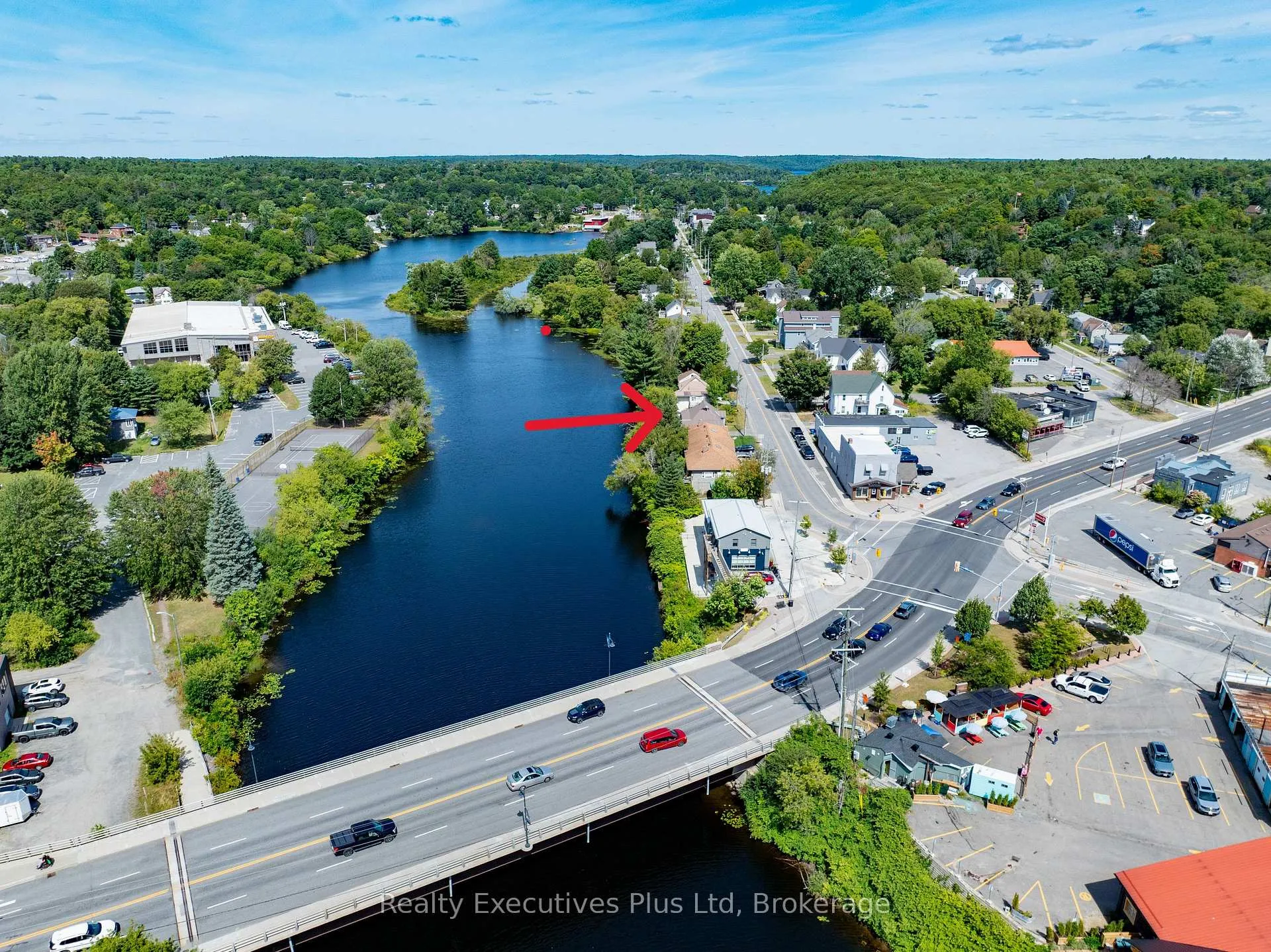 Photo 2 of 12 River Street, Parry Sound — HOMEH