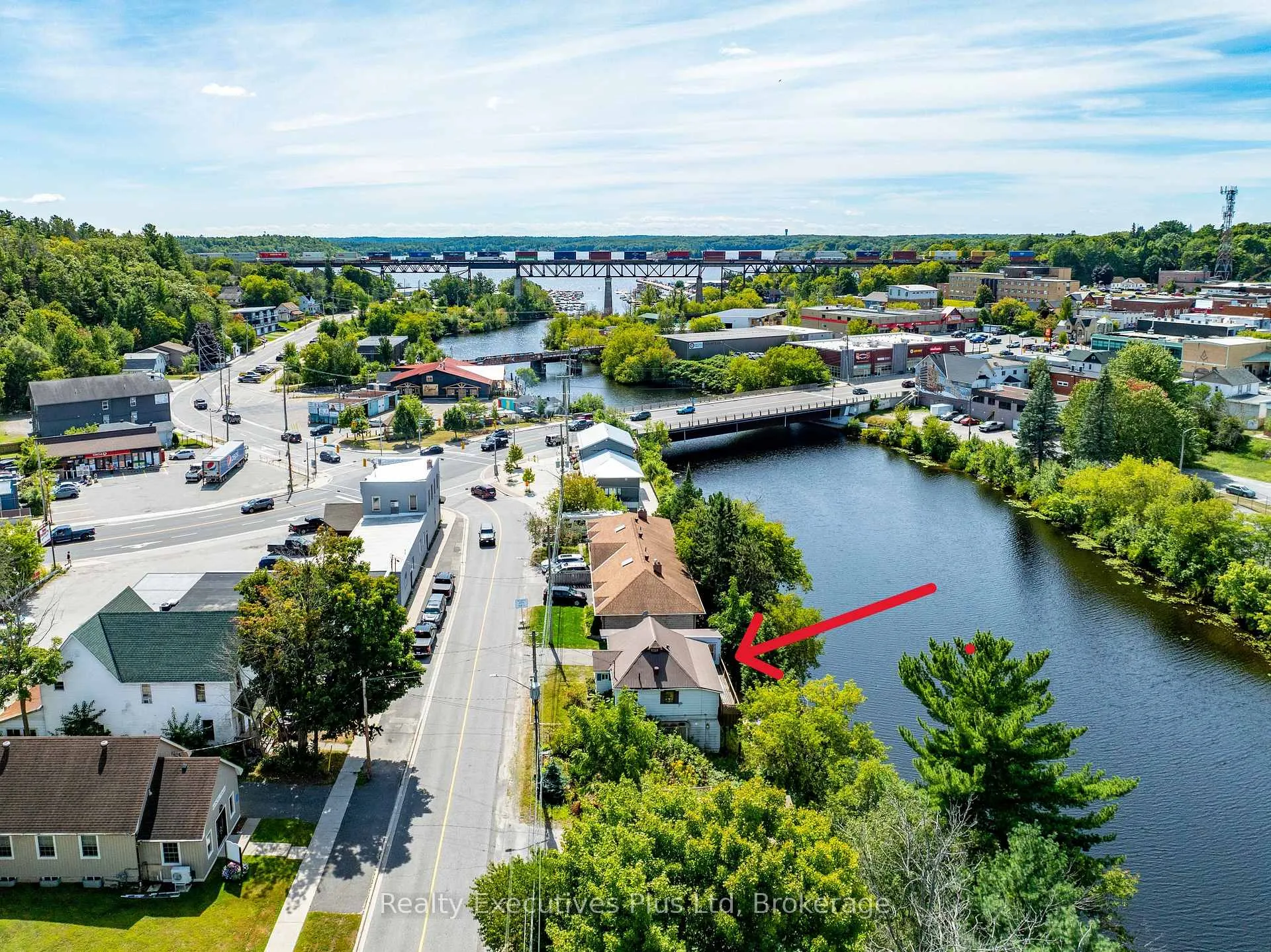 Photo 4 of 12 River Street, Parry Sound — HOMEH