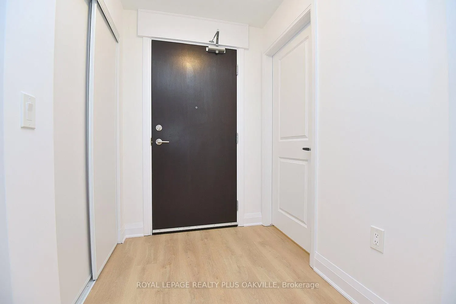 Photo 4 of Unit 321, 1936 Rymal Road E, Hamilton, Stoney Creek Mountain — HOMEH