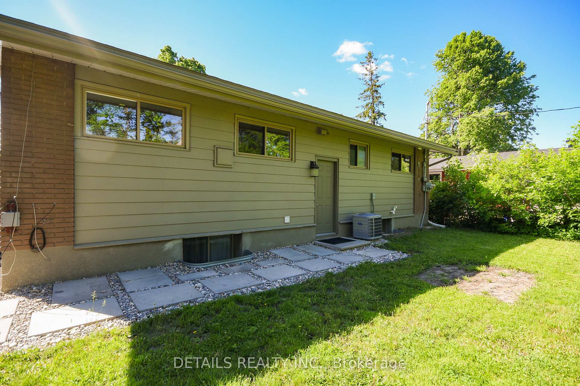 Photo 3 of Unit B, 2161 Lambeth Walk, Ottawa, Parkway Park — HOMEH