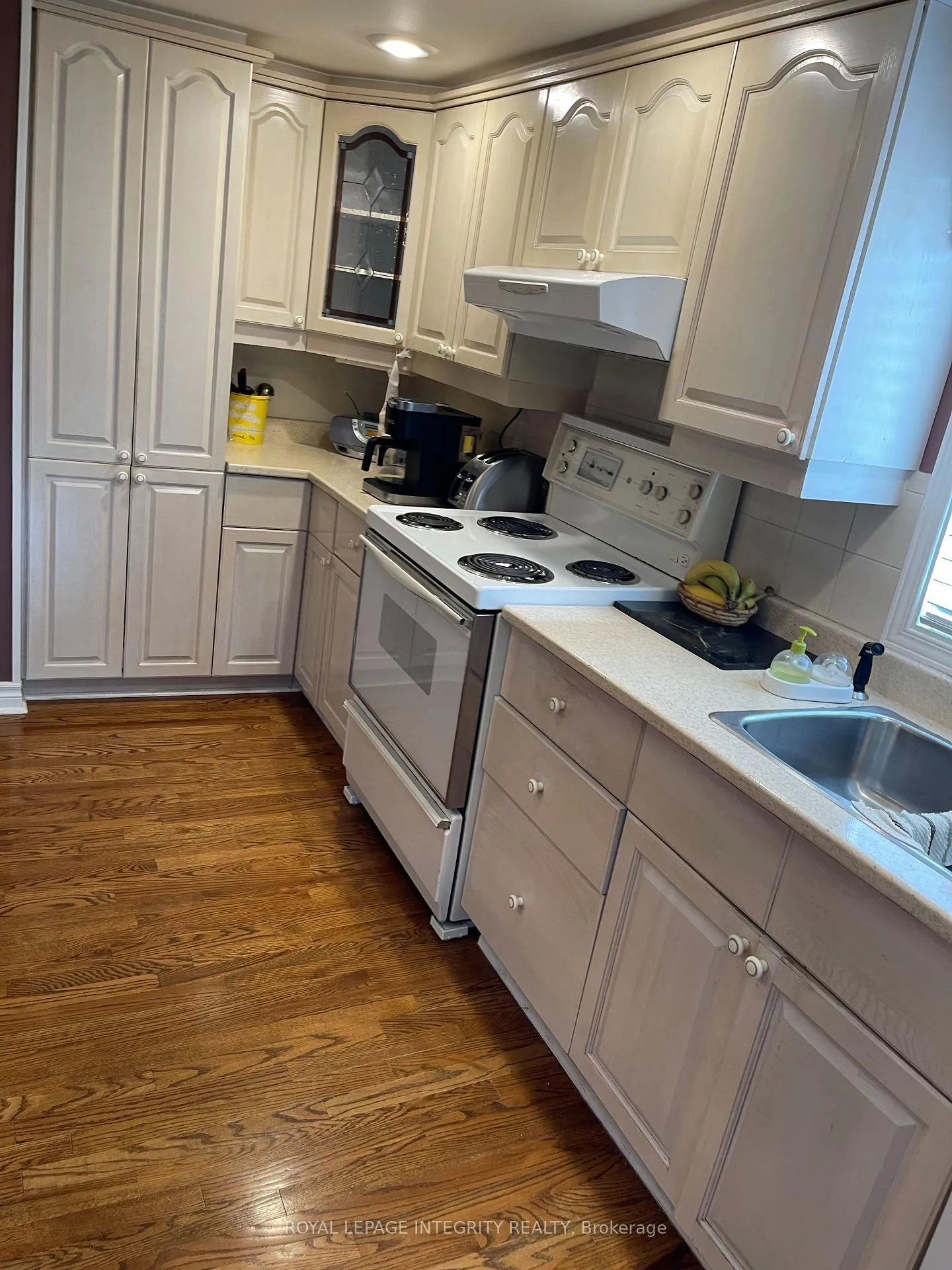 Photo 5 of 469 Guy Street, Ottawa, Castle Heights — HOMEH