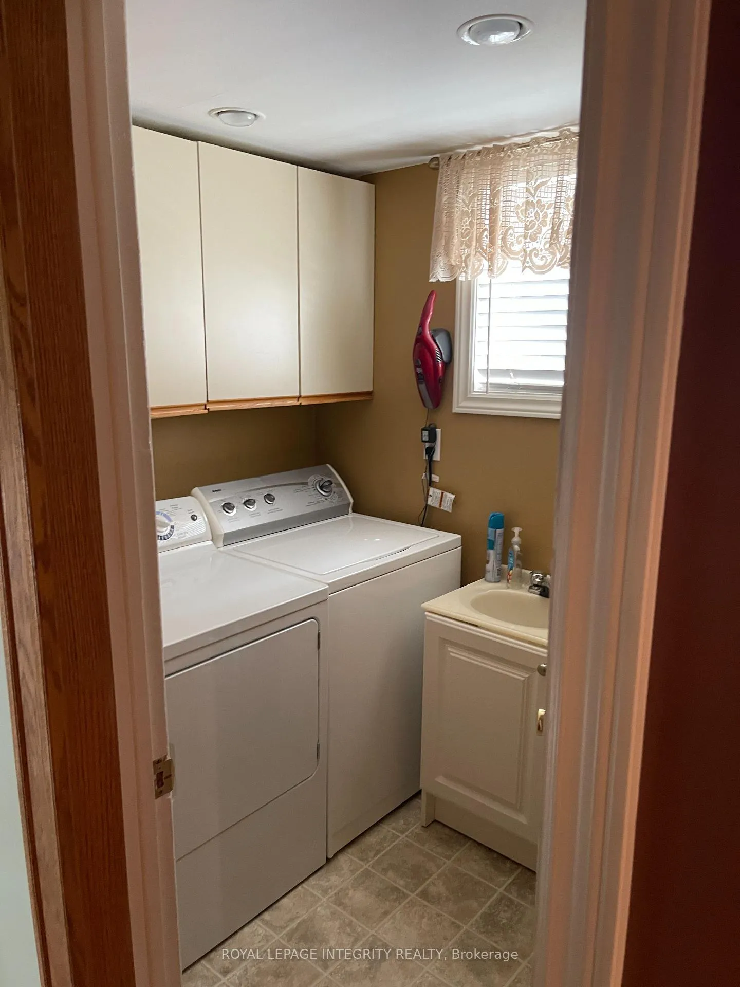 Photo 9 of 469 Guy Street, Ottawa, Castle Heights — HOMEH