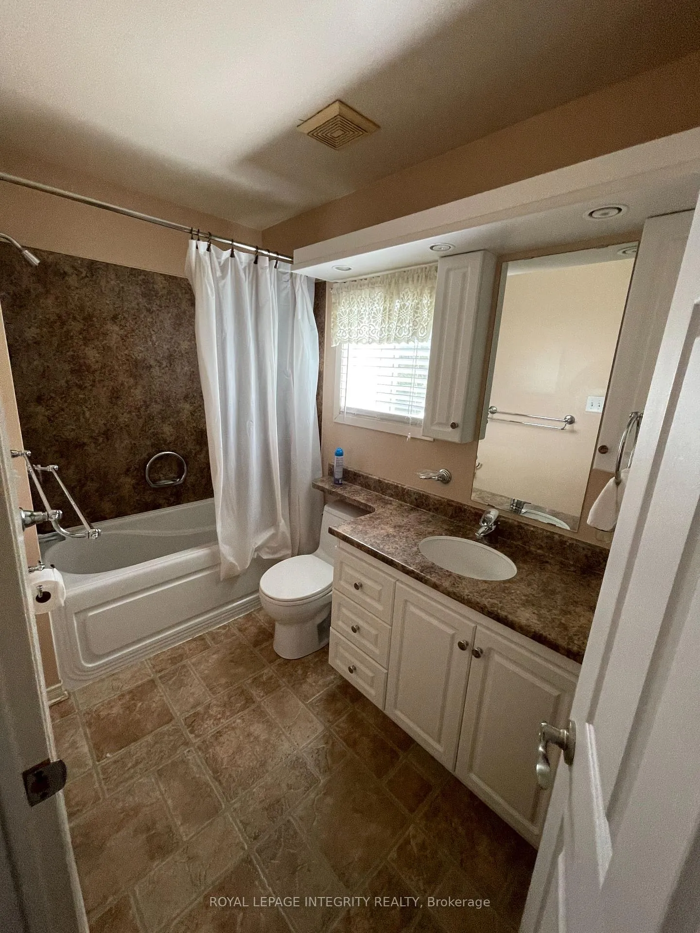 Photo 11 of 469 Guy Street, Ottawa, Castle Heights — HOMEH