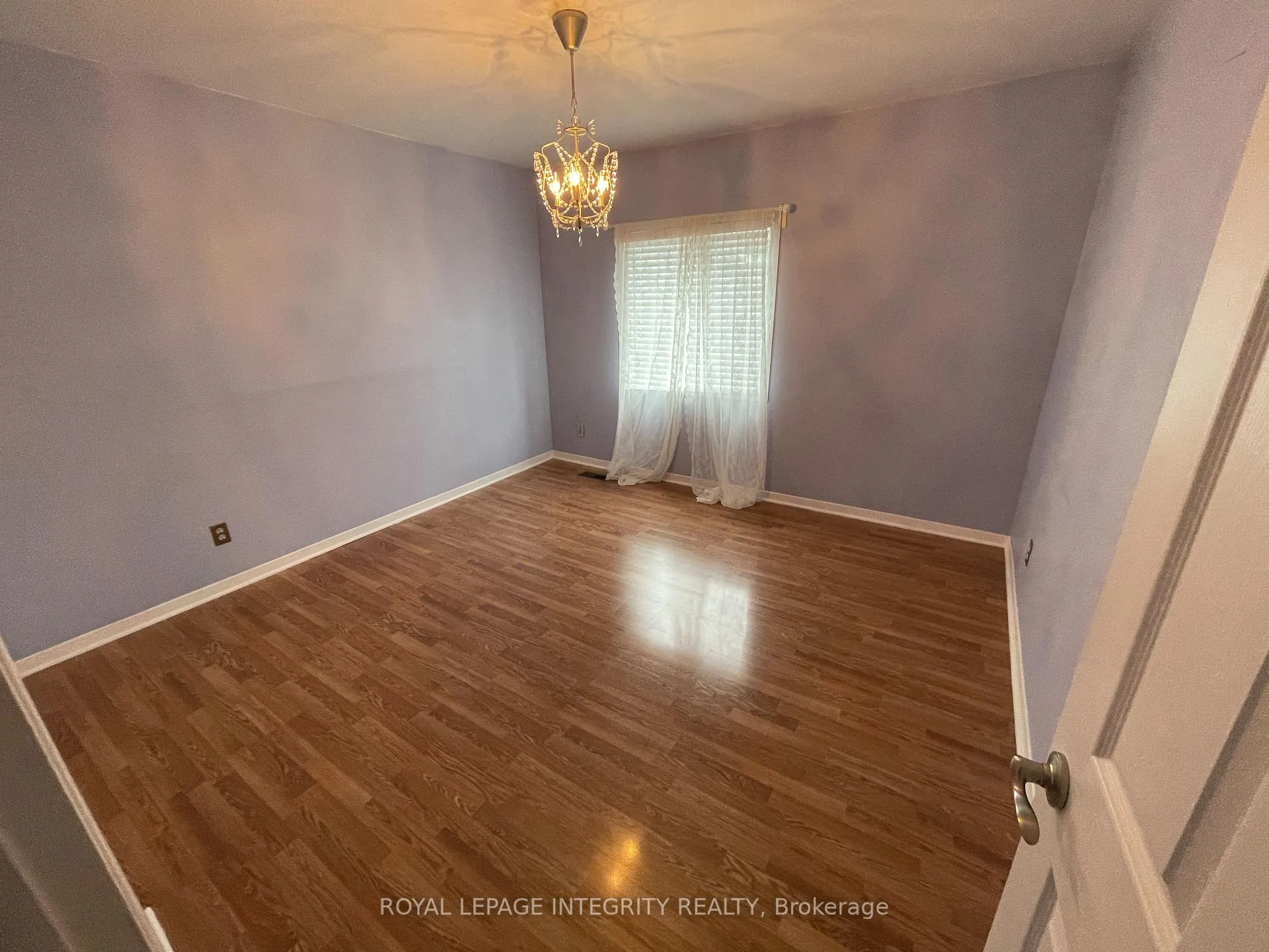 Photo 17 of 469 Guy Street, Ottawa, Castle Heights — HOMEH