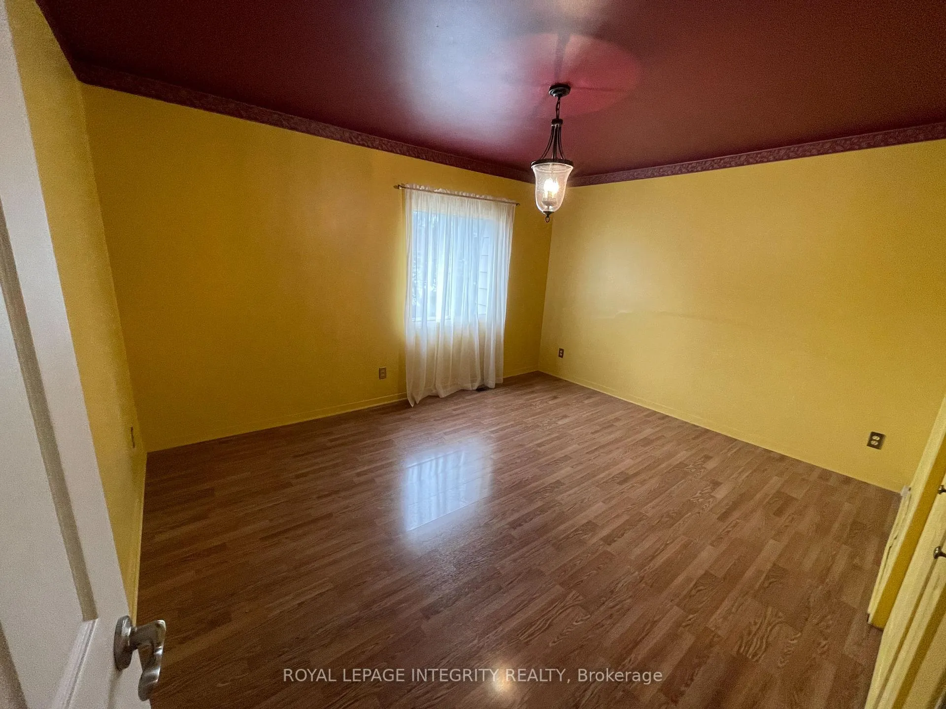 Photo 18 of 469 Guy Street, Ottawa, Castle Heights — HOMEH