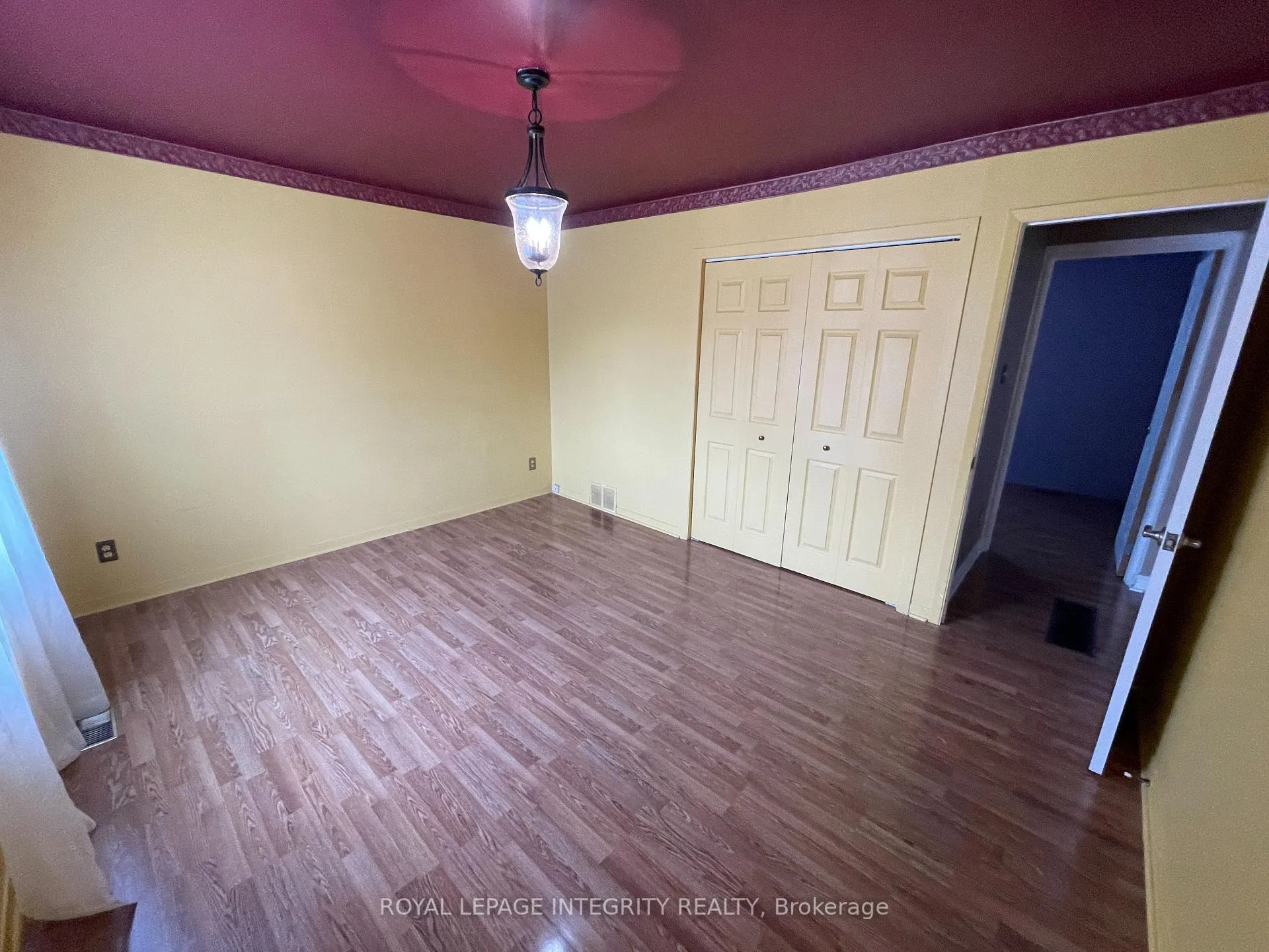 Photo 19 of 469 Guy Street, Ottawa, Castle Heights — HOMEH