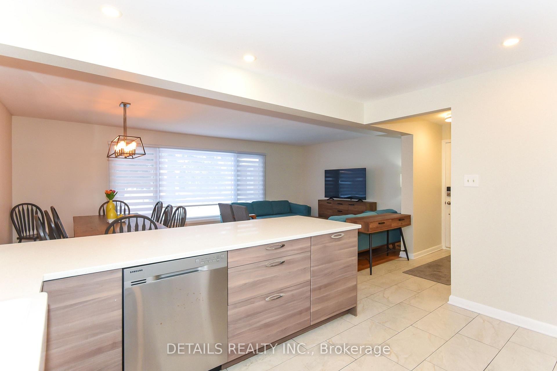 Photo 18 of Unit A, 2176 Lambeth Walk, Ottawa, Parkway Park — HOMEH