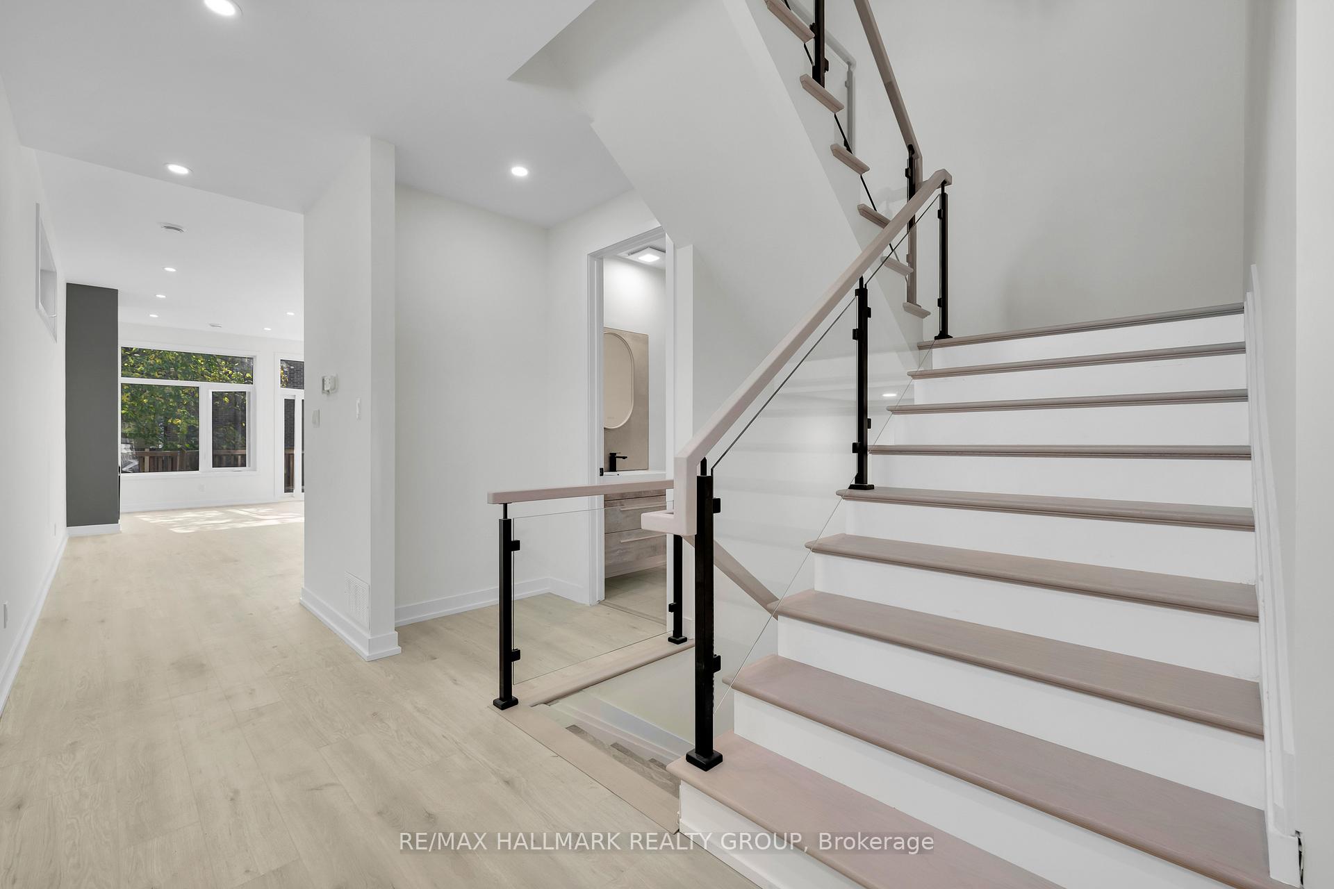 Photo 17 of 472 Mutual Street, Ottawa, Castle Heights — HOMEH