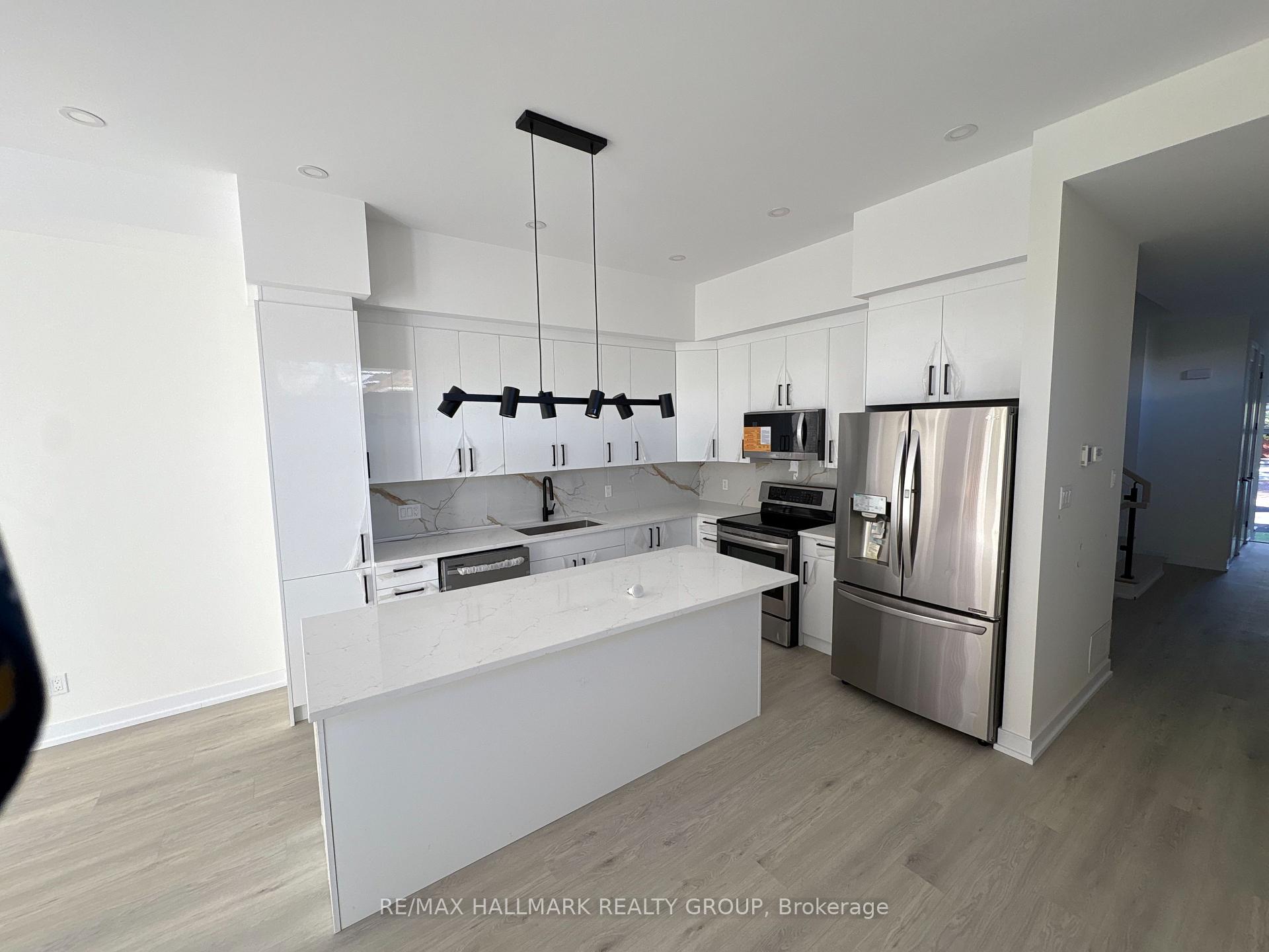 Photo 23 of 472 Mutual Street, Ottawa, Castle Heights — HOMEH