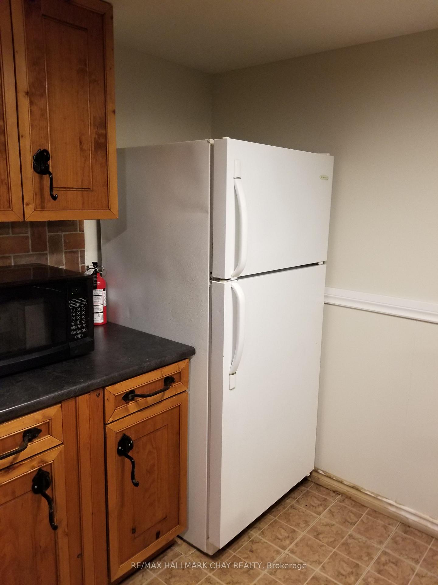 Photo 3 of Unit lower unit, 11B Park Crescent, New Tecumseth, Tottenham — HOMEH