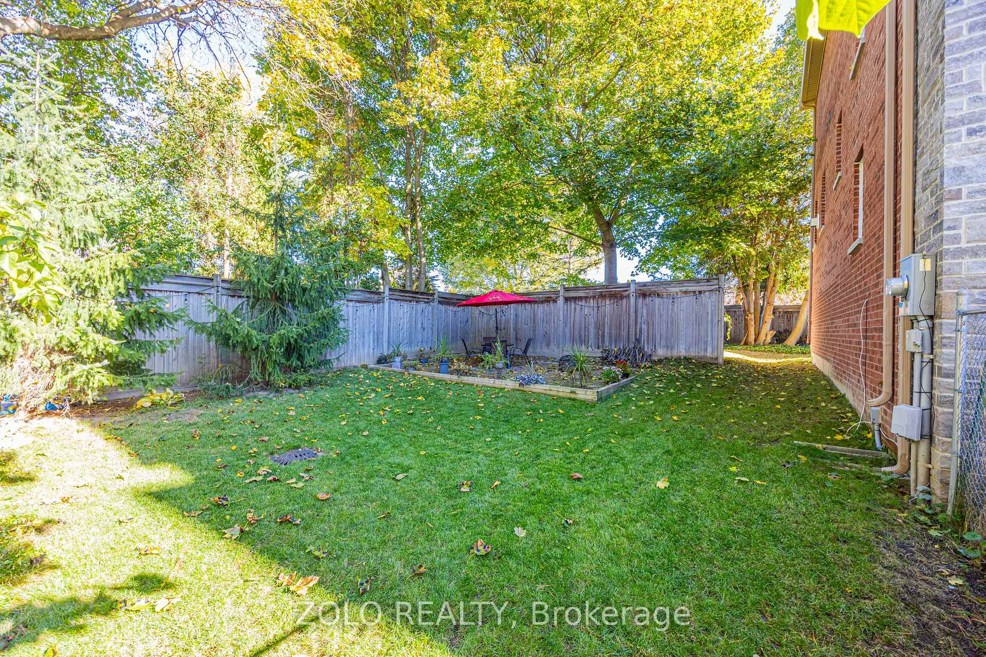 Photo 4 of 235 Appleton Court, Newmarket, Central Newmarket — HOMEH