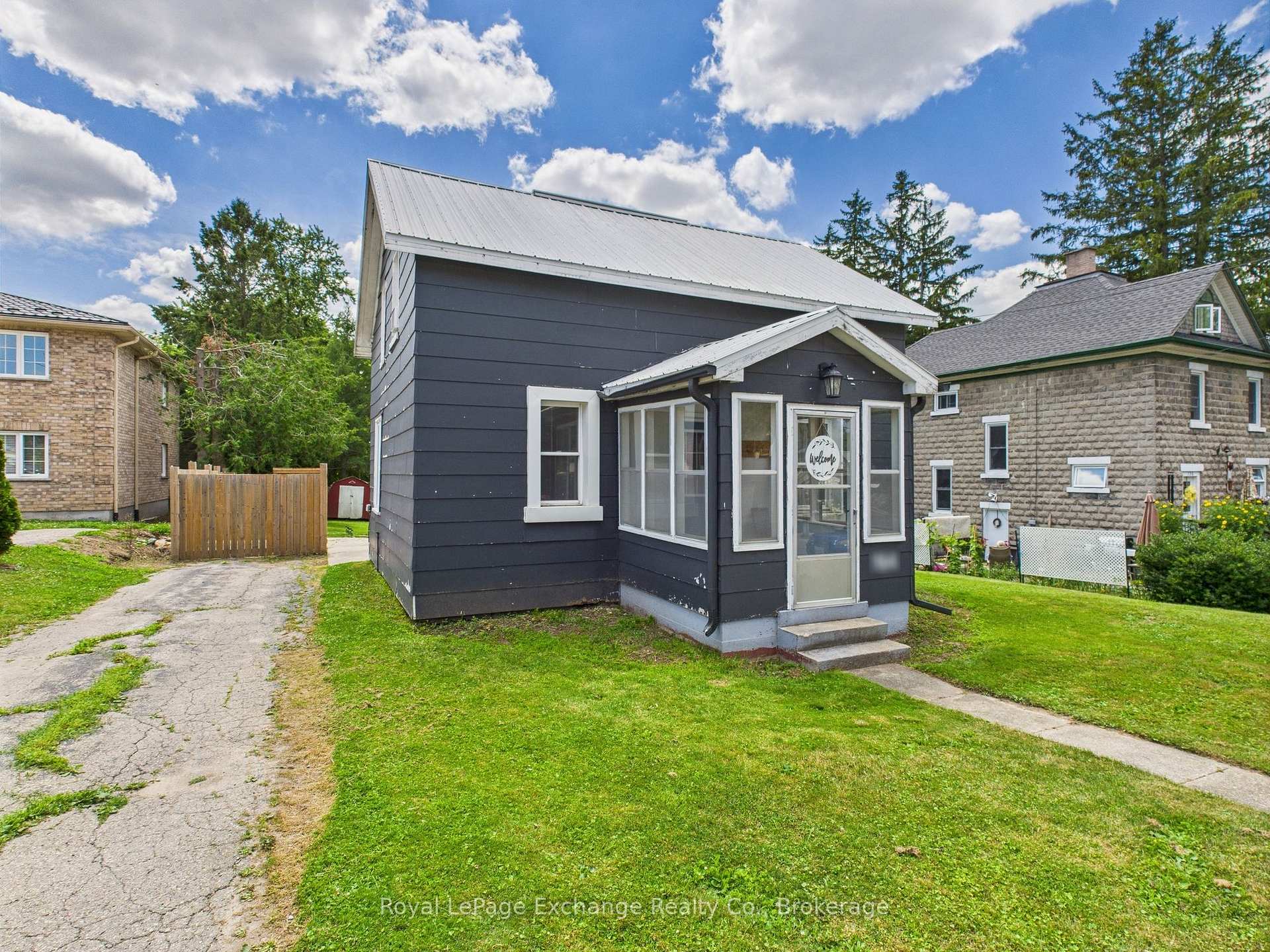 Photo 2 of 164 Victoria Street E, North Huron, Wingham — HOMEH