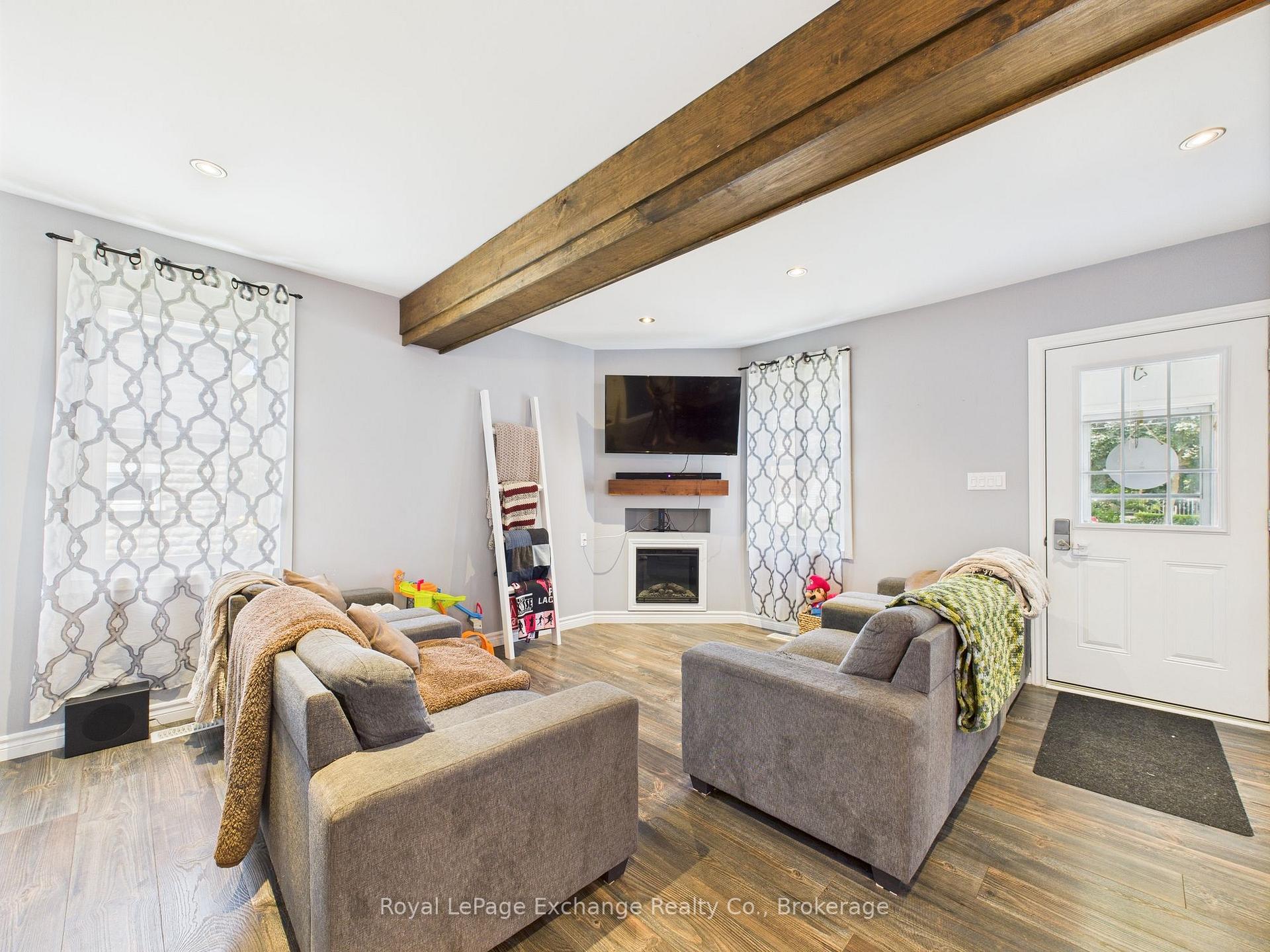 Photo 5 of 164 Victoria Street E, North Huron, Wingham — HOMEH