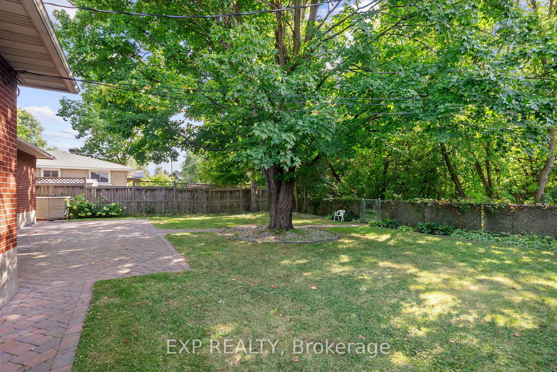 Photo 3 of 1240 Adirondack Drive, Ottawa, Kenson Park — HOMEH