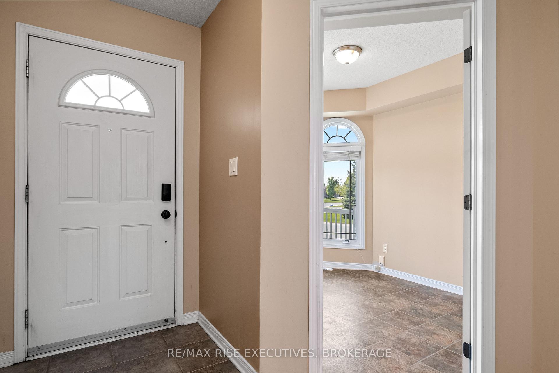 Photo 3 of 297 Rose Abbey Drive, Kingston, Kingston East (Incl Barret Crt) — HOMEH
