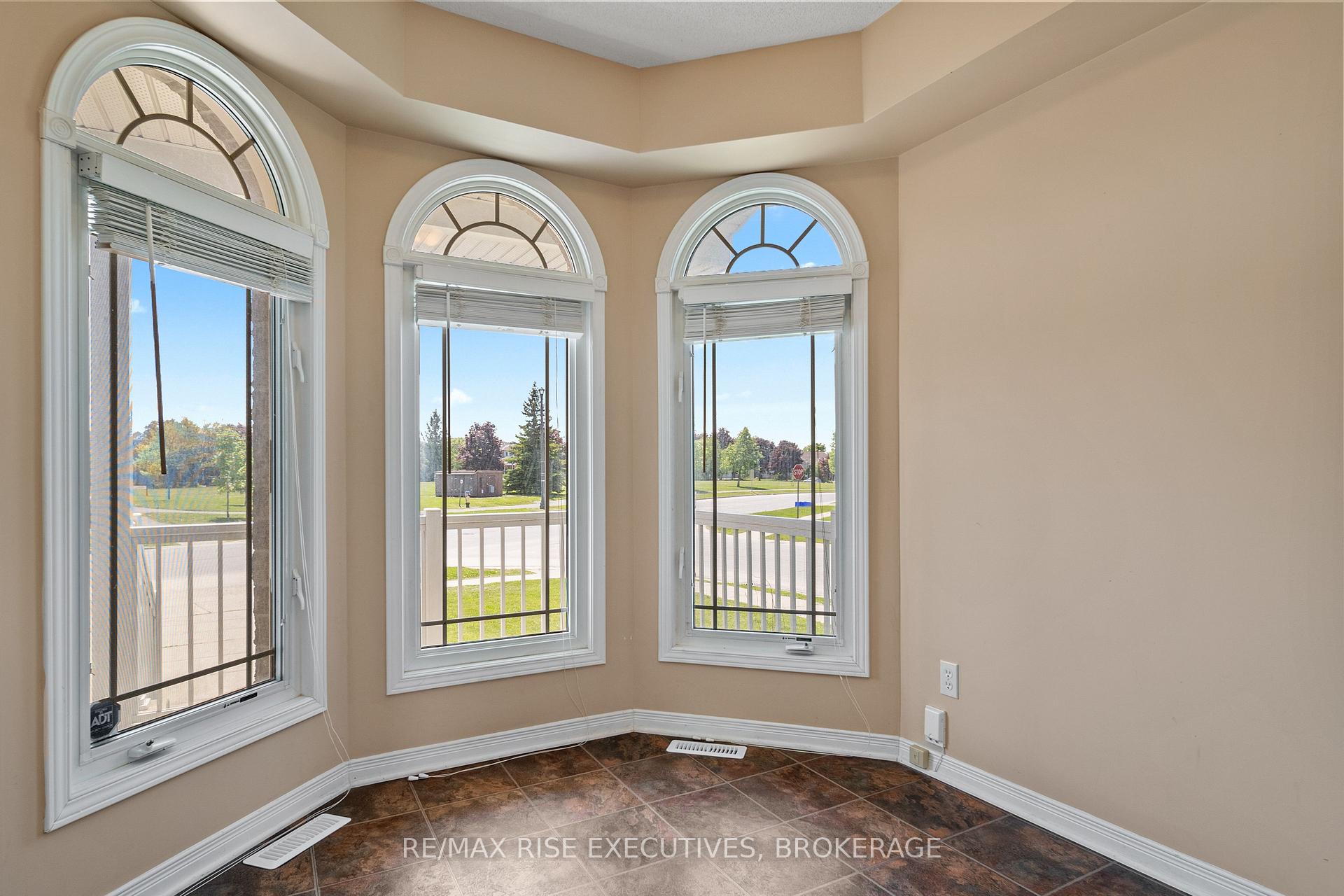 Photo 4 of 297 Rose Abbey Drive, Kingston, Kingston East (Incl Barret Crt) — HOMEH