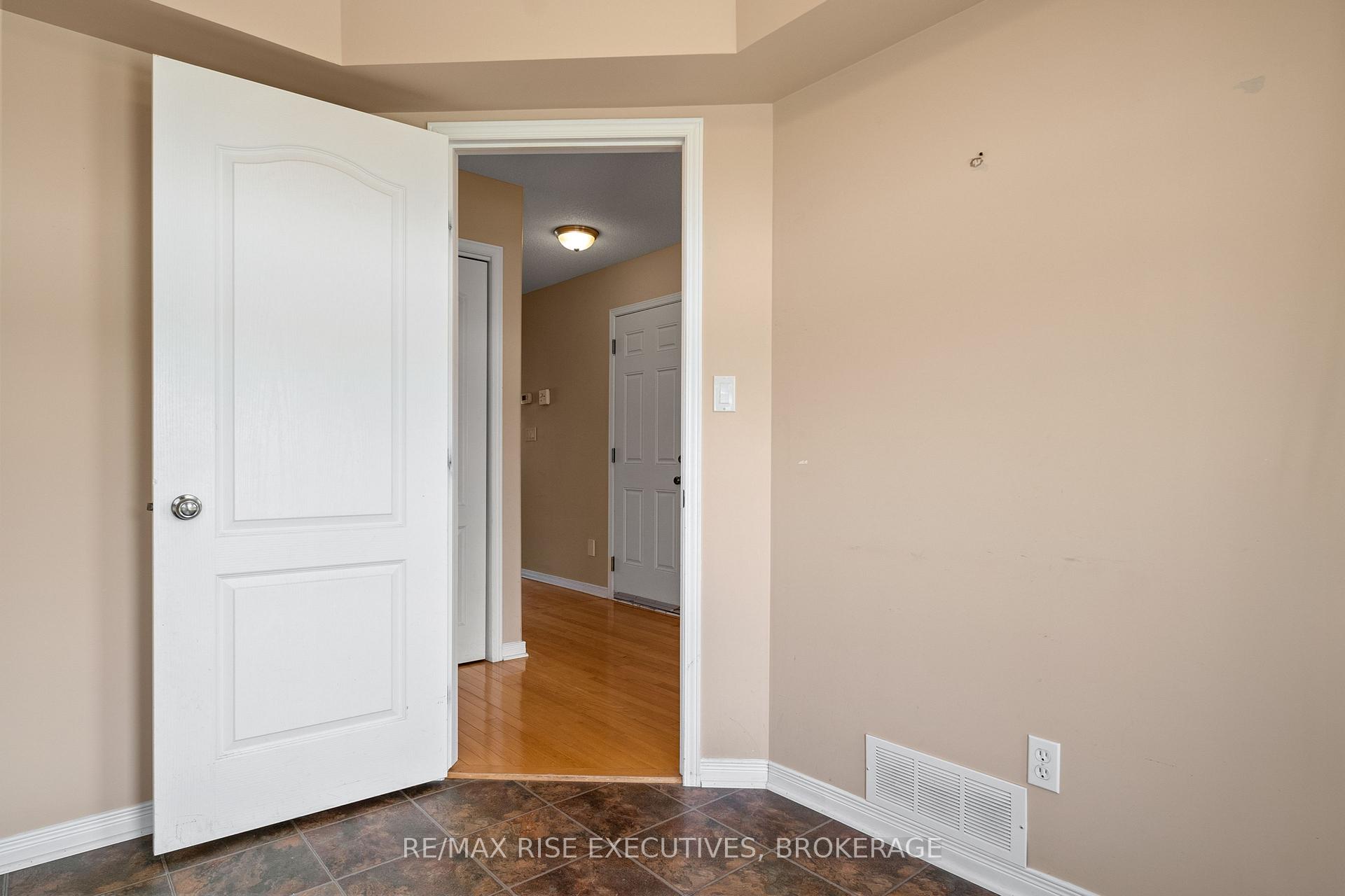 Photo 5 of 297 Rose Abbey Drive, Kingston, Kingston East (Incl Barret Crt) — HOMEH