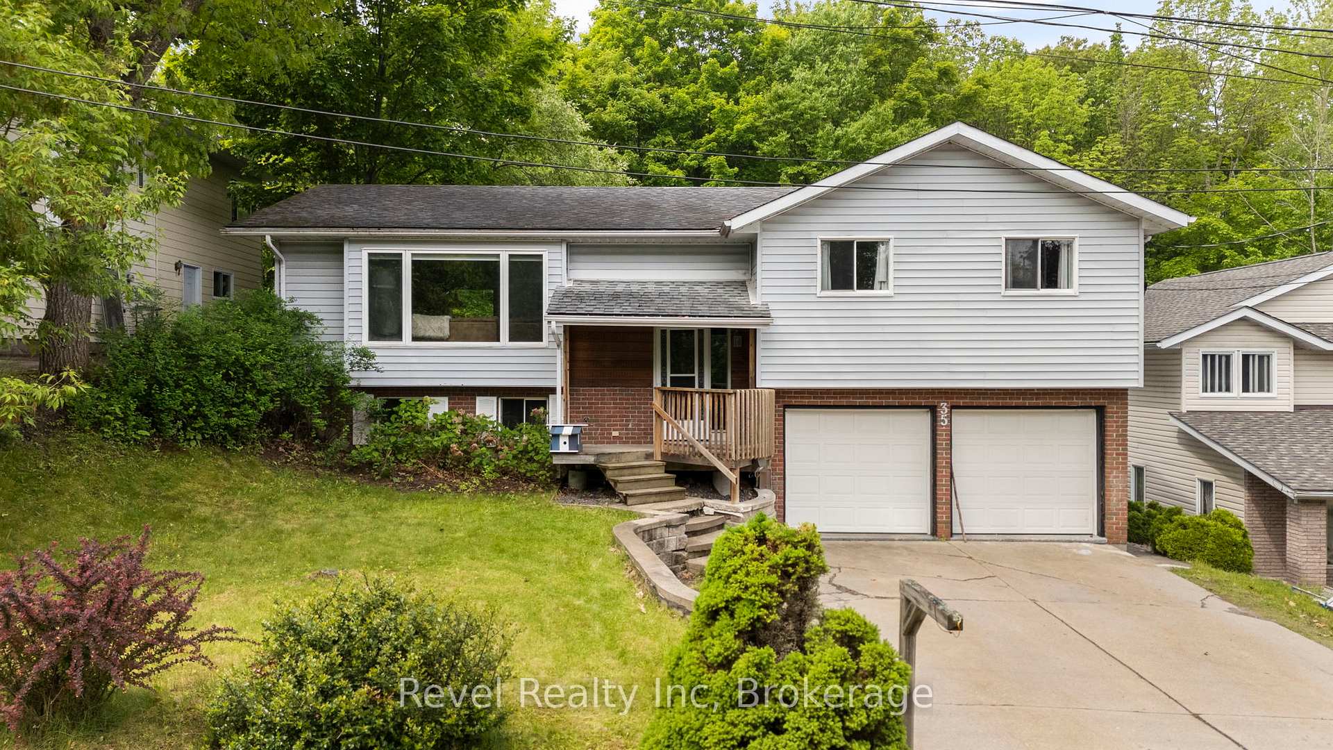 Photo 2 of 35 Macklaim Drive, Parry Sound — HOMEH