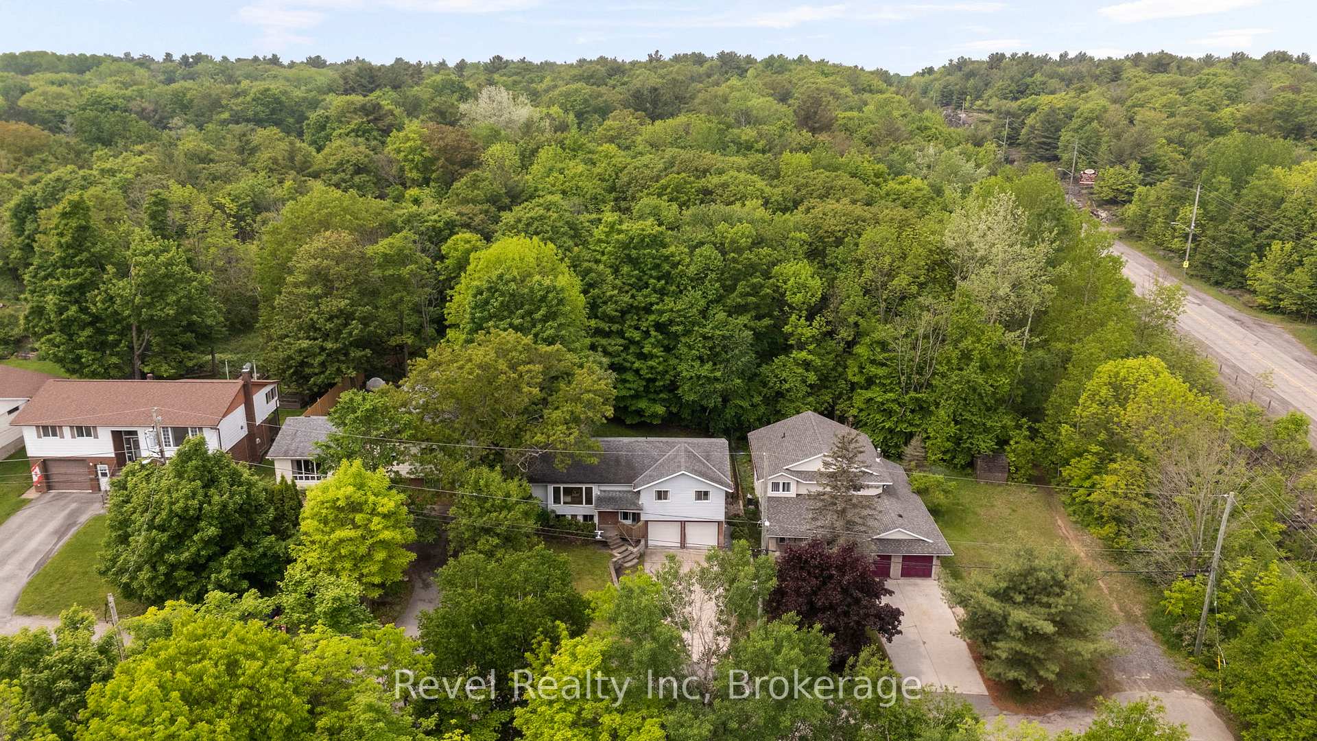 Photo 3 of 35 Macklaim Drive, Parry Sound — HOMEH