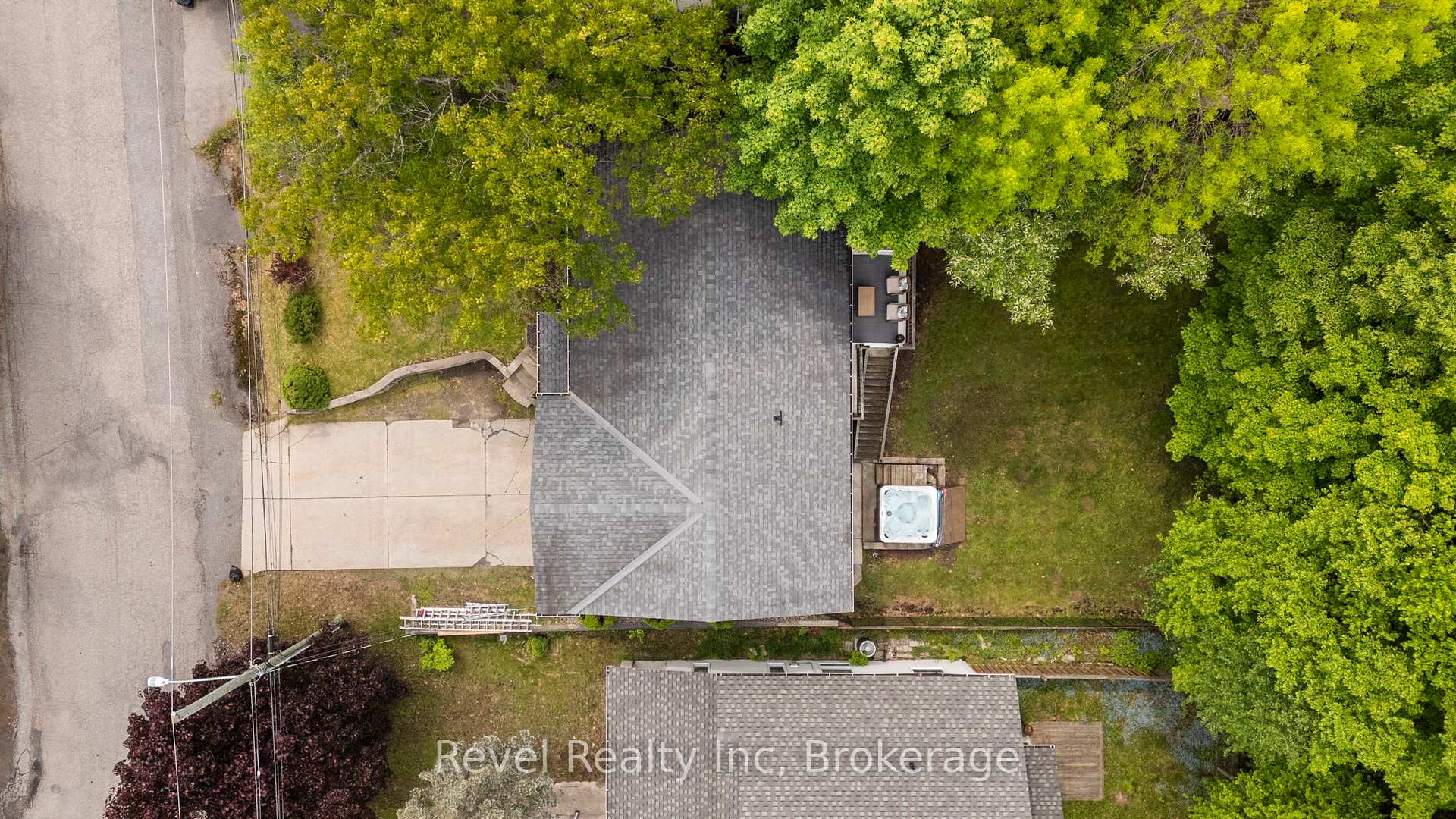Photo 4 of 35 Macklaim Drive, Parry Sound — HOMEH