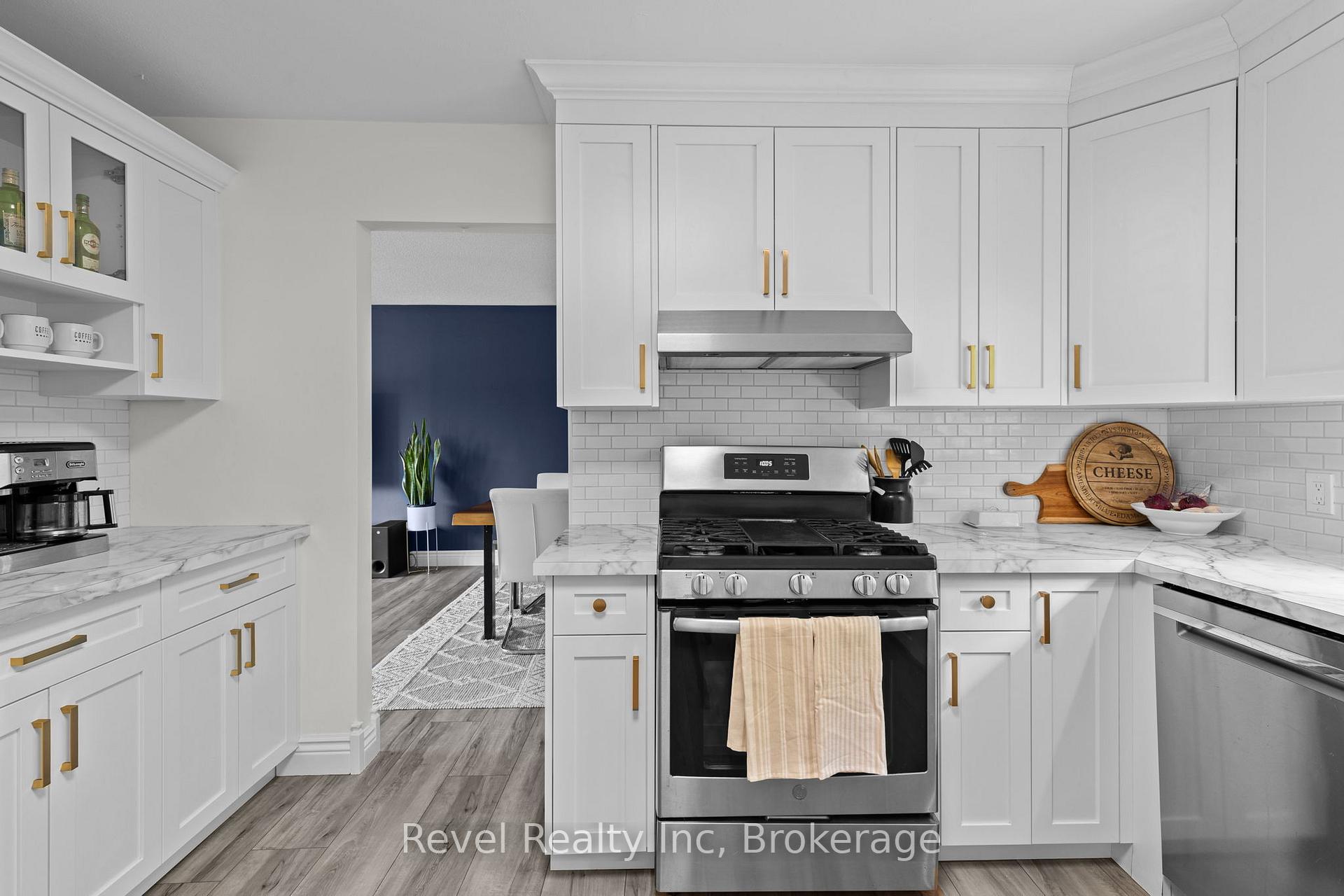 Photo 17 of 35 Macklaim Drive, Parry Sound — HOMEH