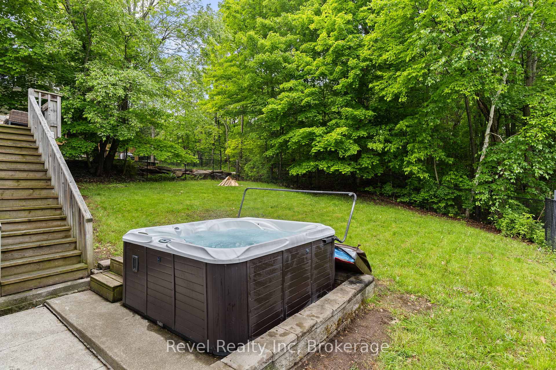 Photo 36 of 35 Macklaim Drive, Parry Sound — HOMEH